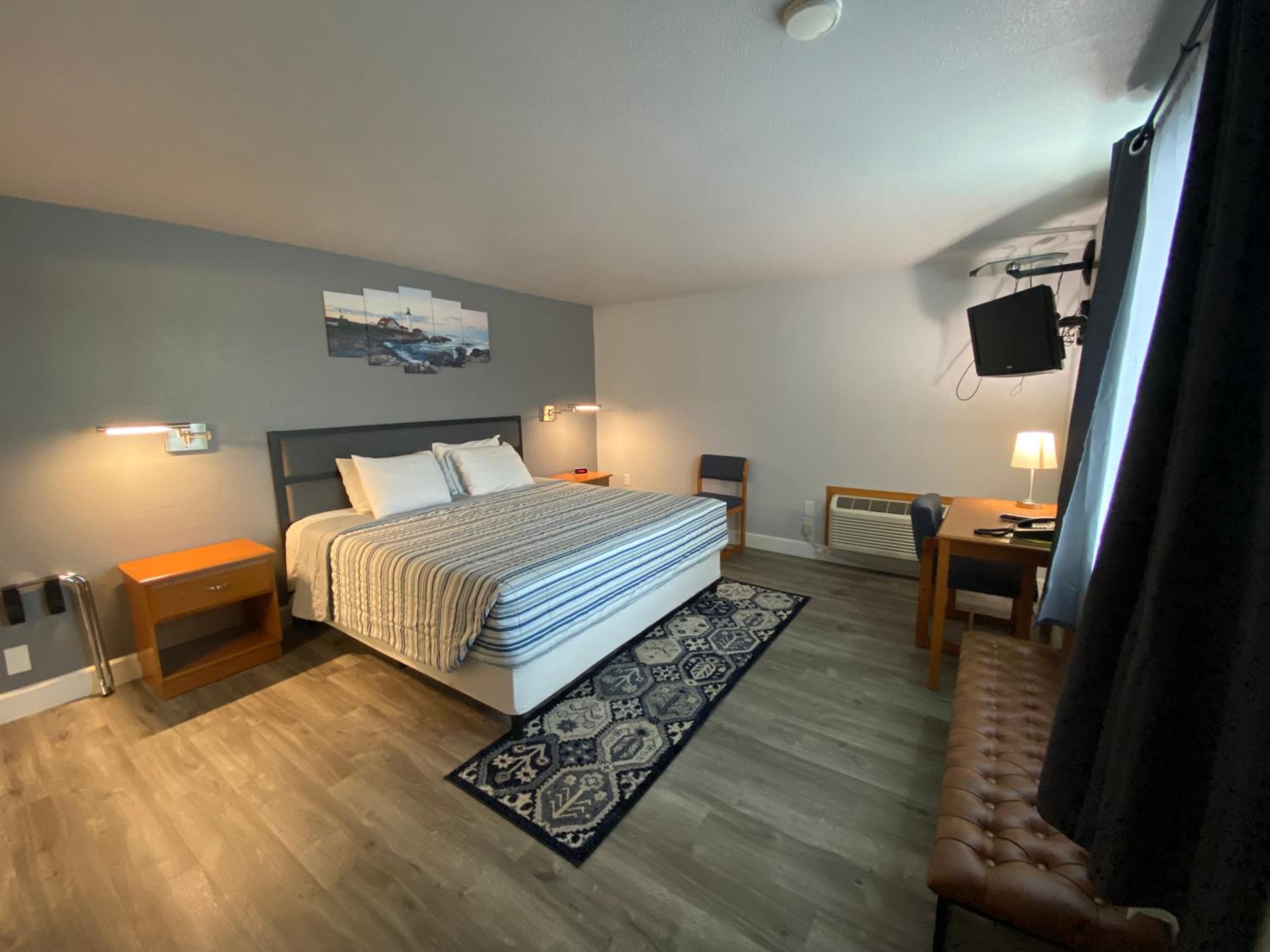 Standard King Room photo 3