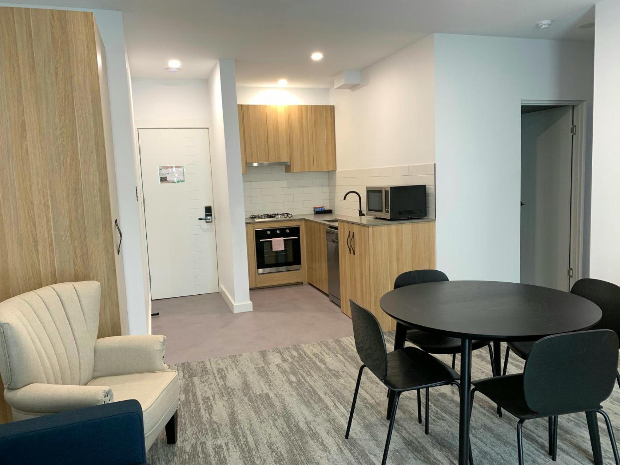 Deluxe 1B Apartment - No Elevator - Non Pet Friendly - Photo 3