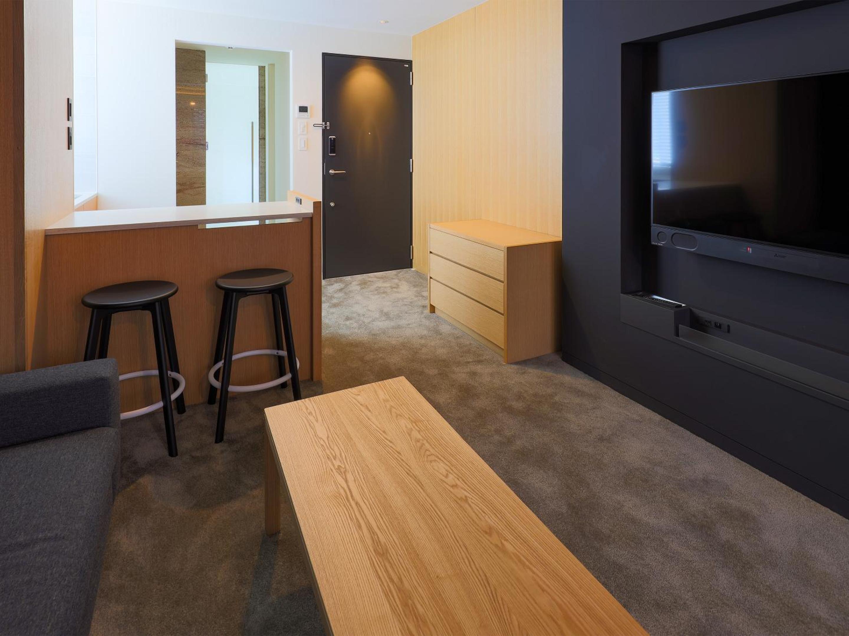 Deluxe King Room - Photo 2