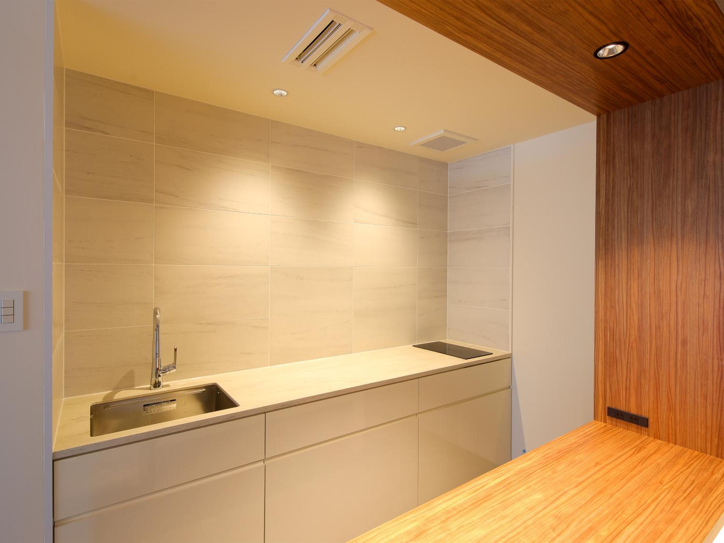 King Suite - Photo 12
