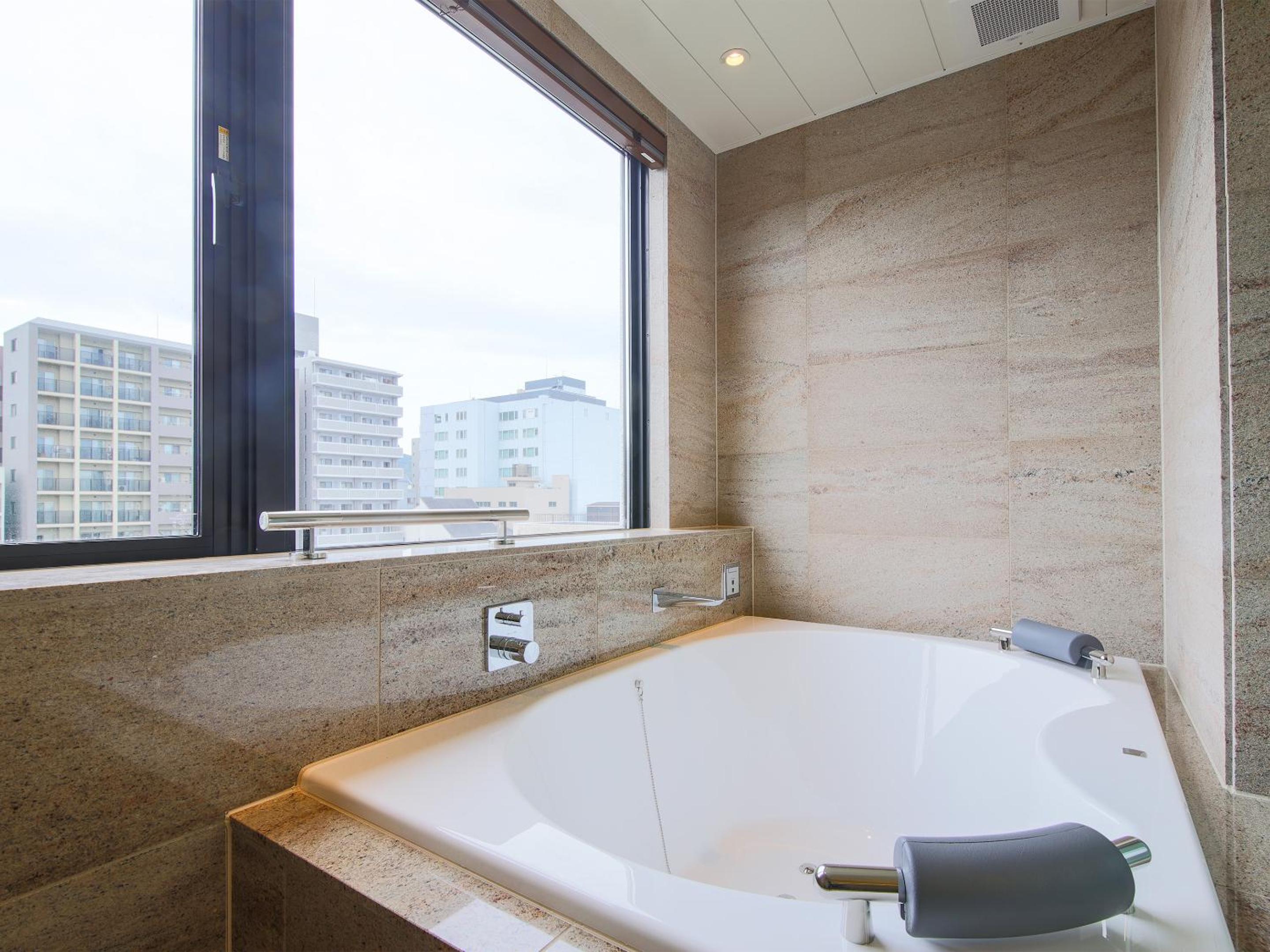 King Suite - Photo 14