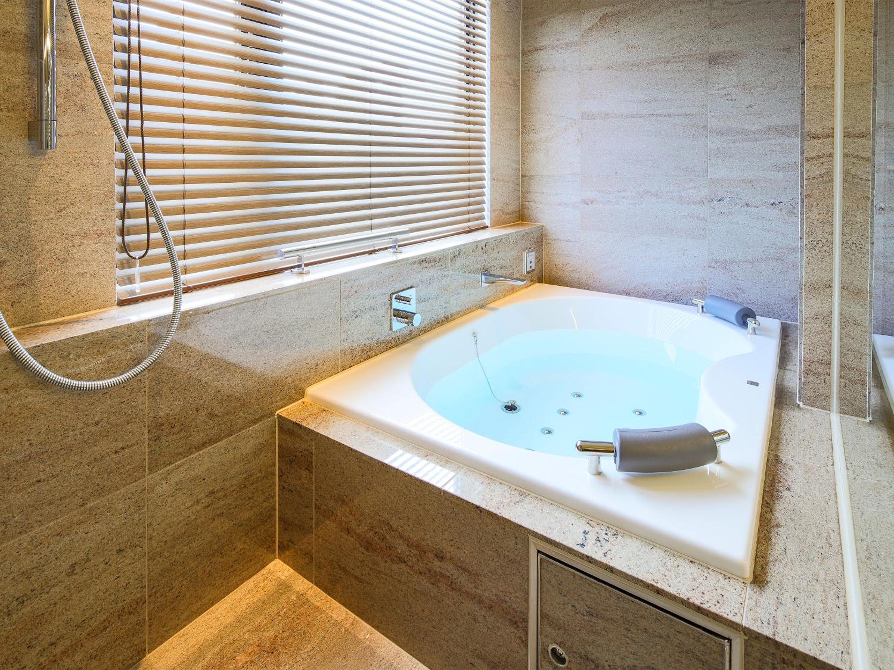 King Suite - Photo 15