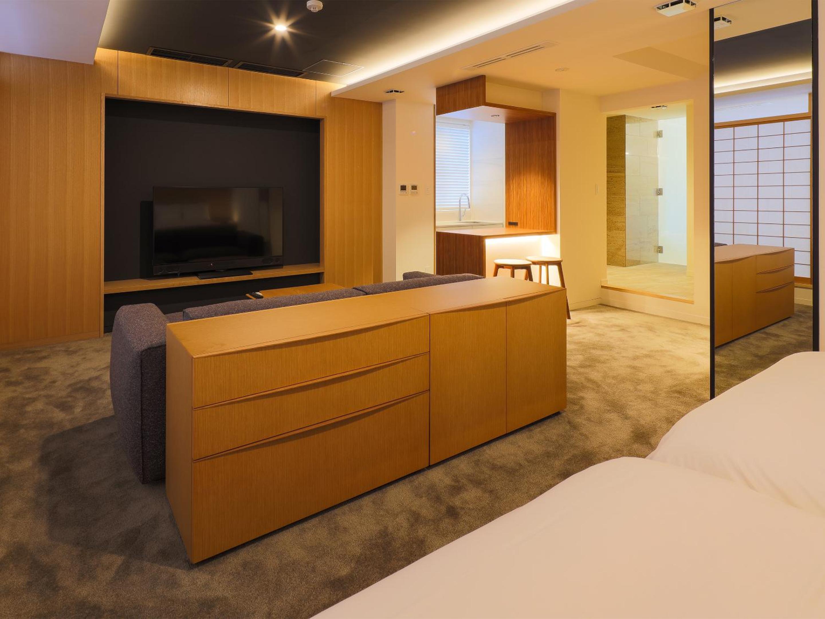 Suite - Photo 6