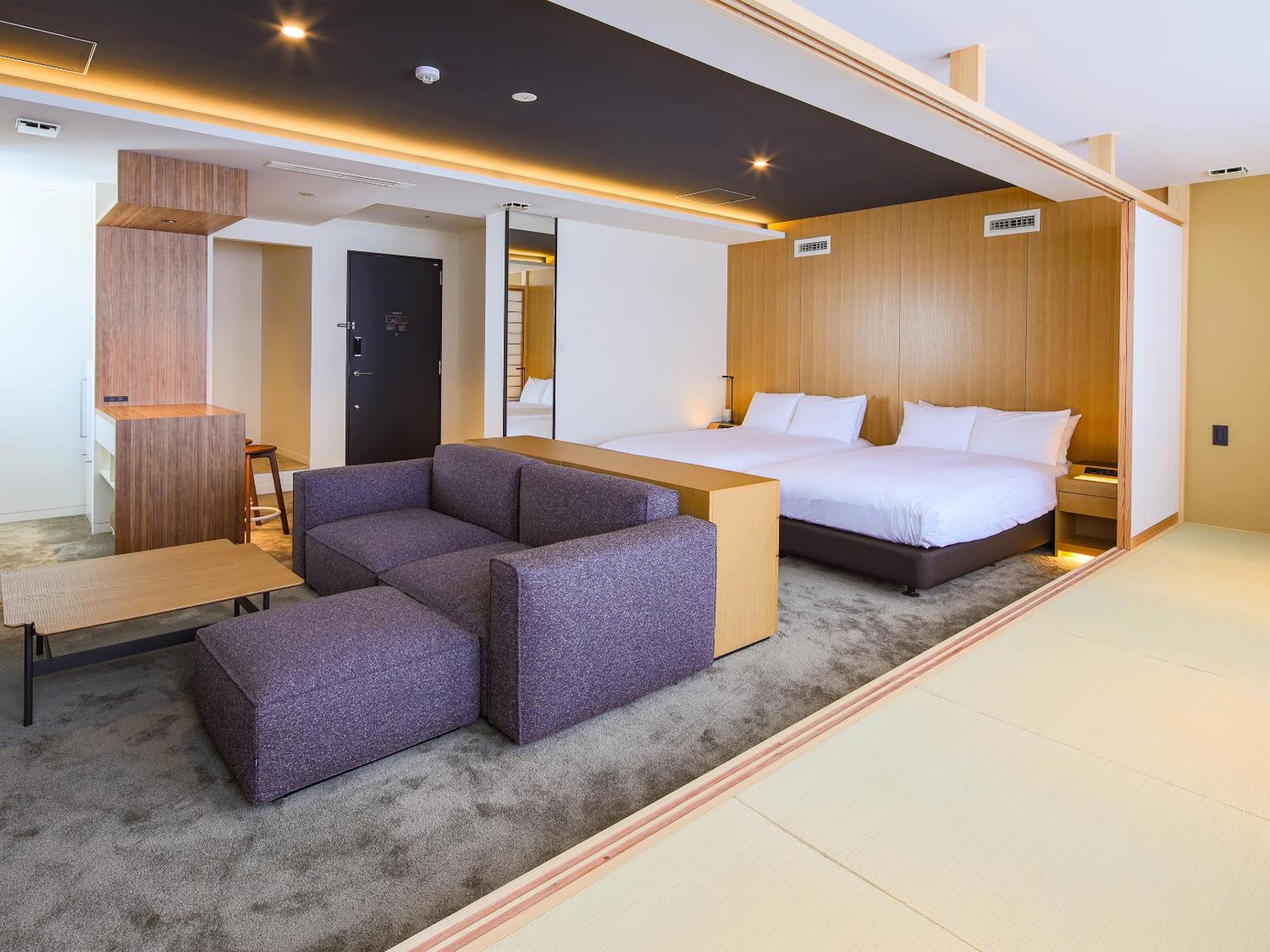 Suite - Photo 1
