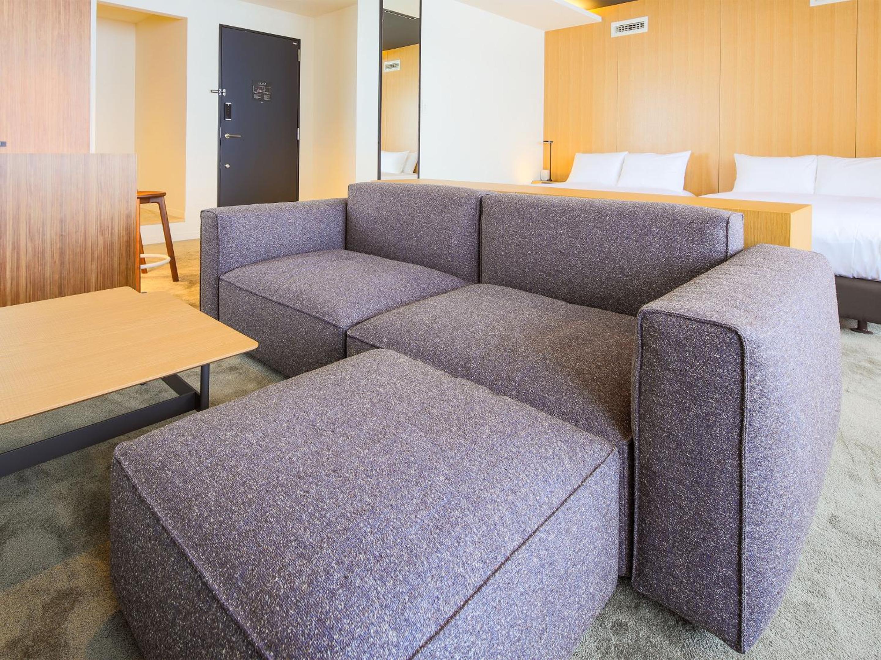 Suite - Photo 11