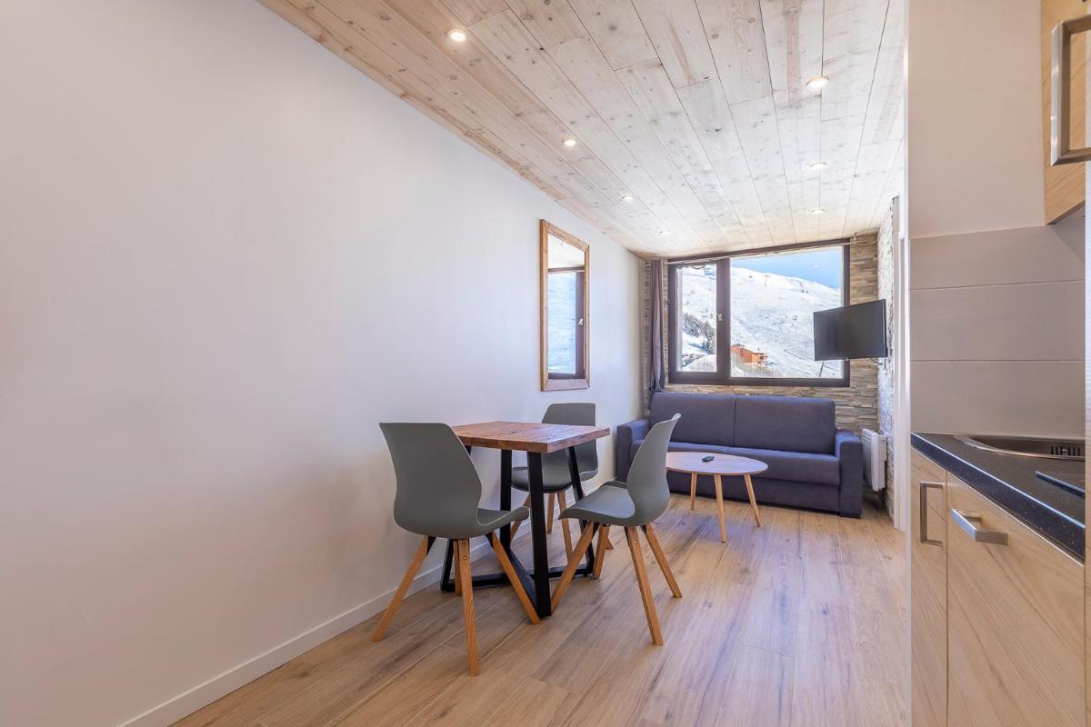 Apartment with Balcony and Mountain View - 617 photo 1