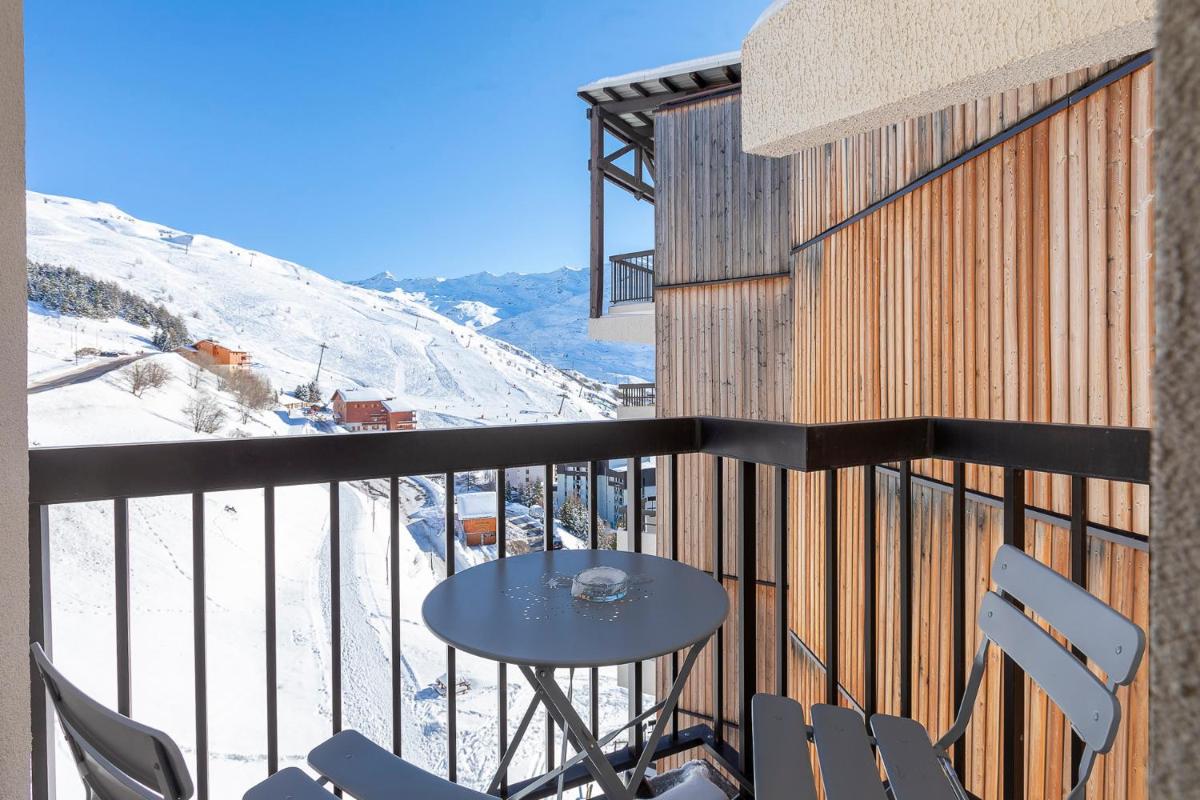 Apartment with Balcony and Mountain View - 617 photo 3