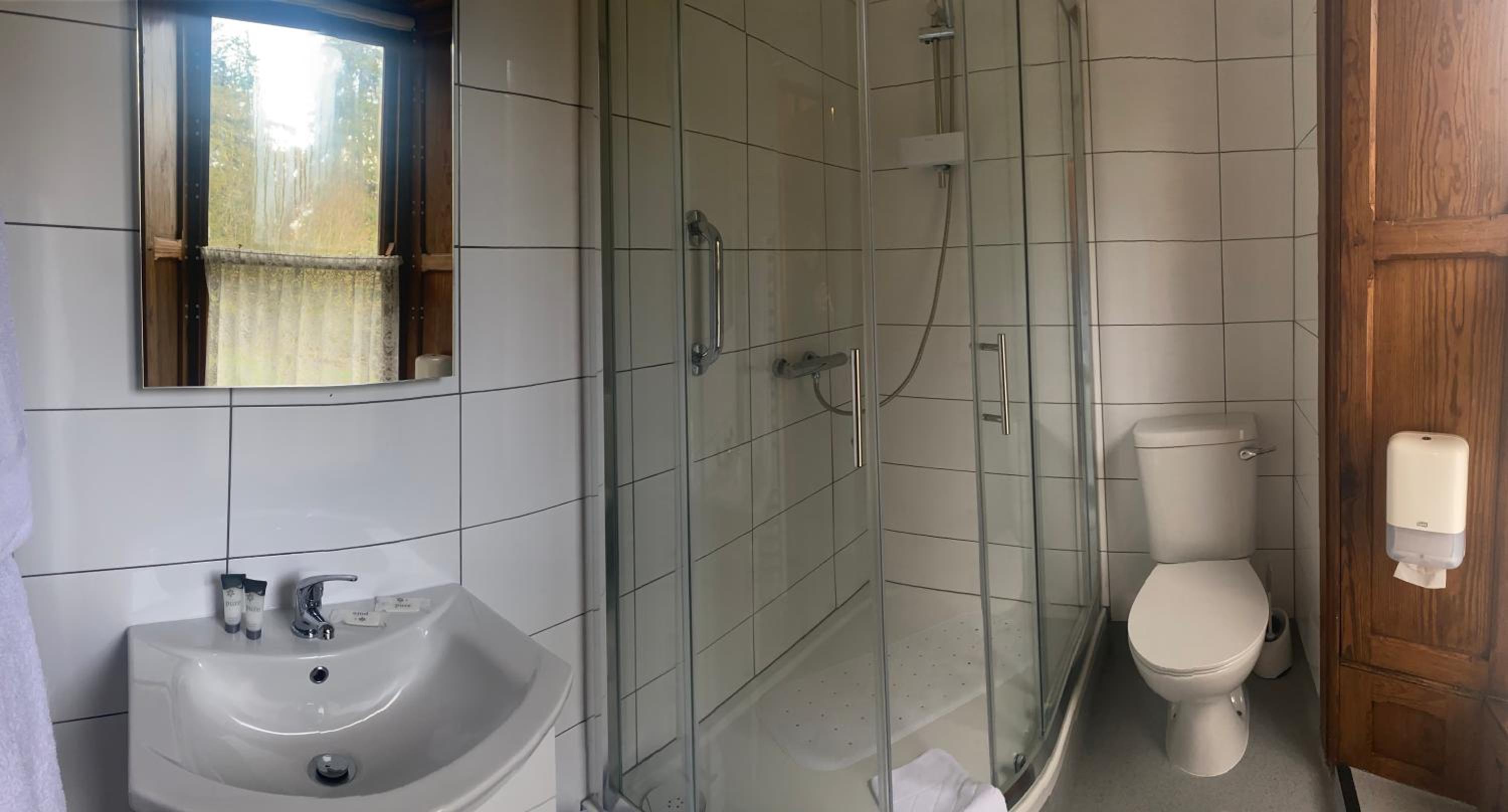 Standard Double Room - Photo 2