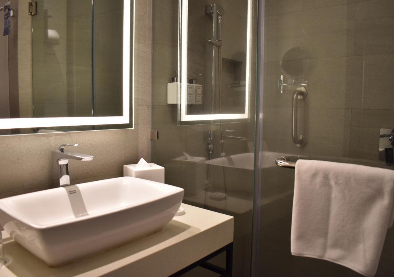 Deluxe Double or Twin Room - Photo 11