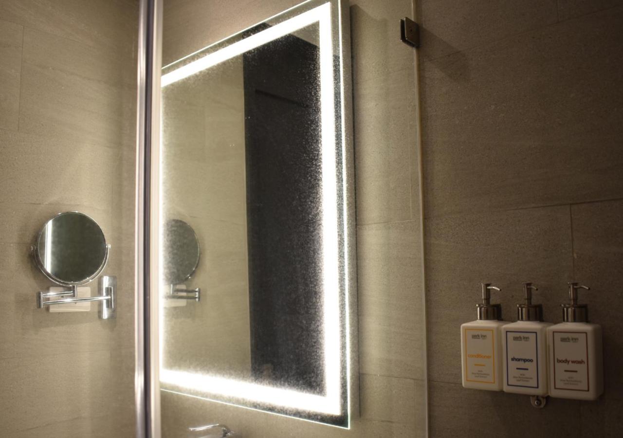 Deluxe Double or Twin Room - Photo 10