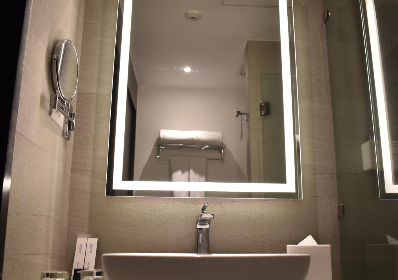 Deluxe Double or Twin Room - Photo 12