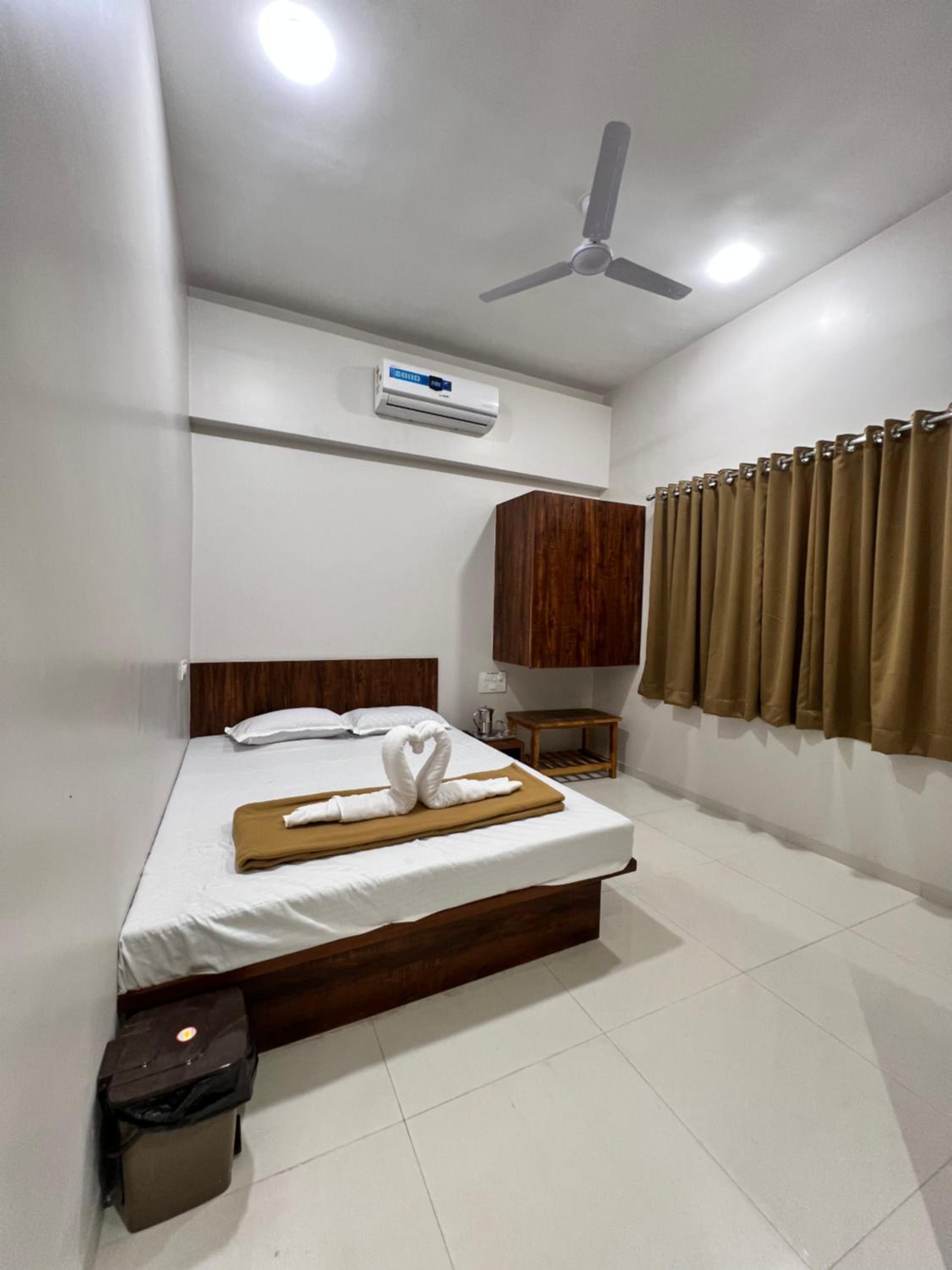 Deluxe Room AC