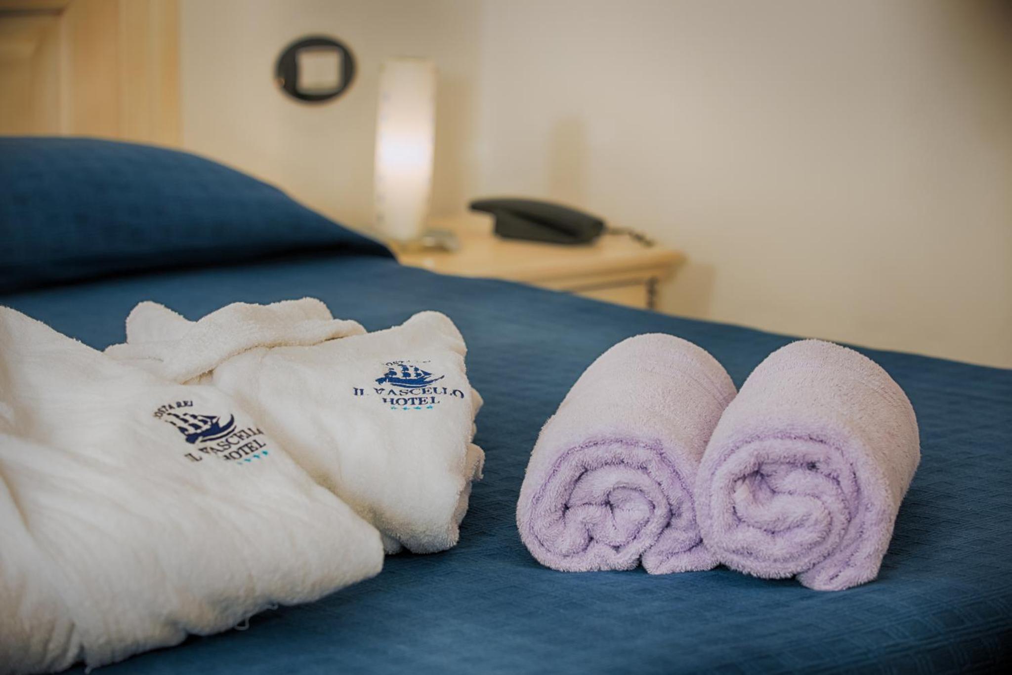 Classic Double Room - Photo 11