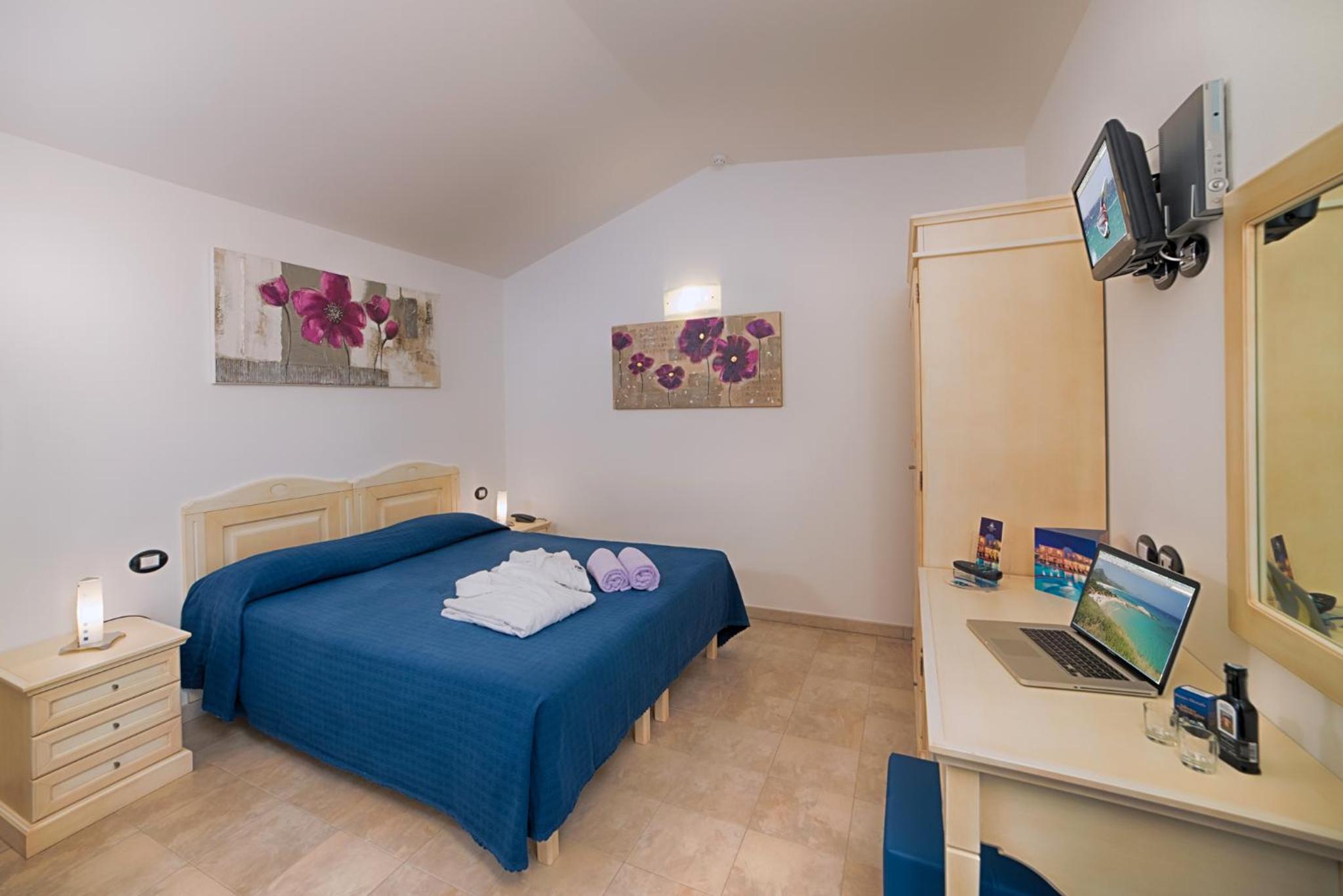 Classic Double Room - Photo 13