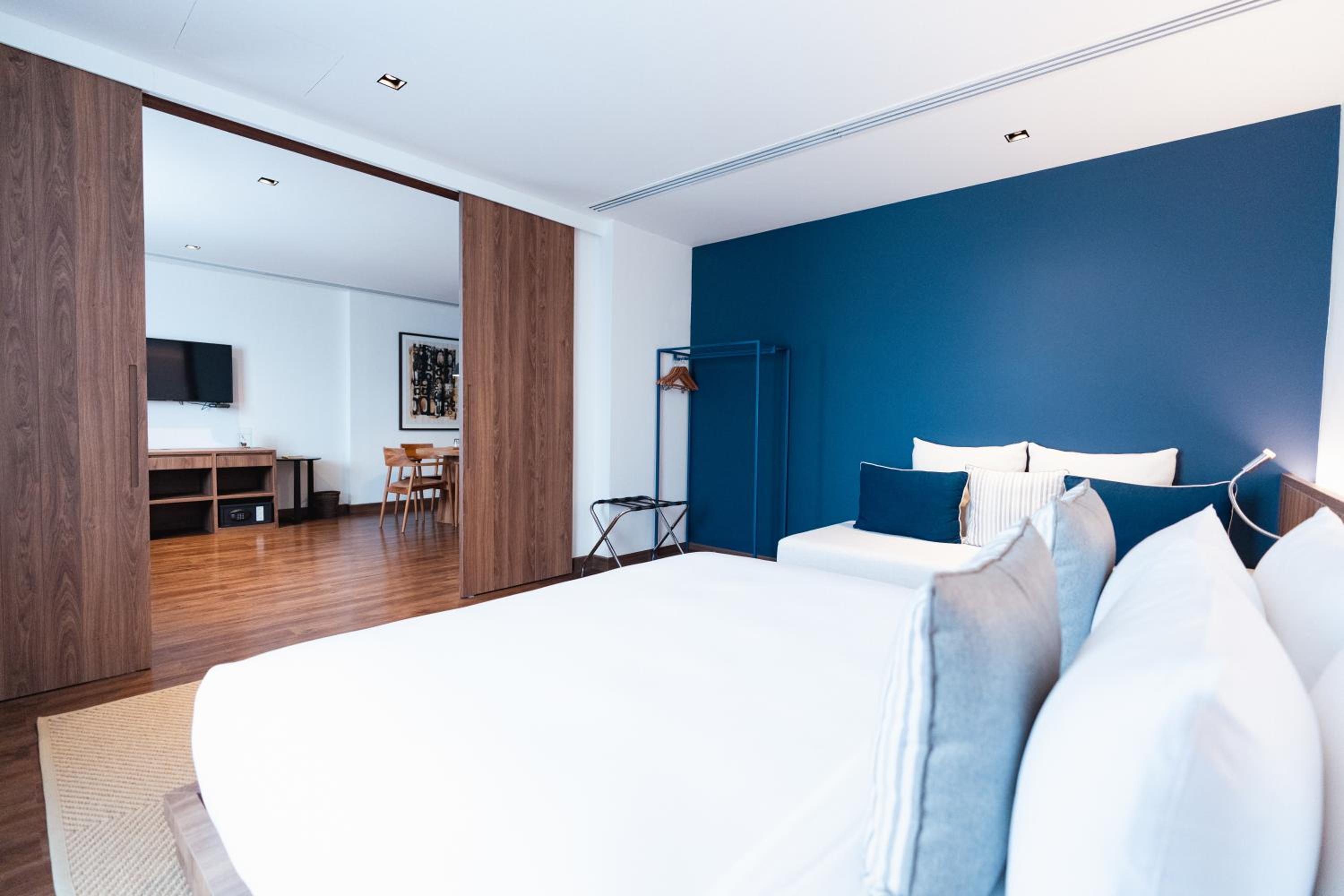 Deluxe Suite - Photo 10