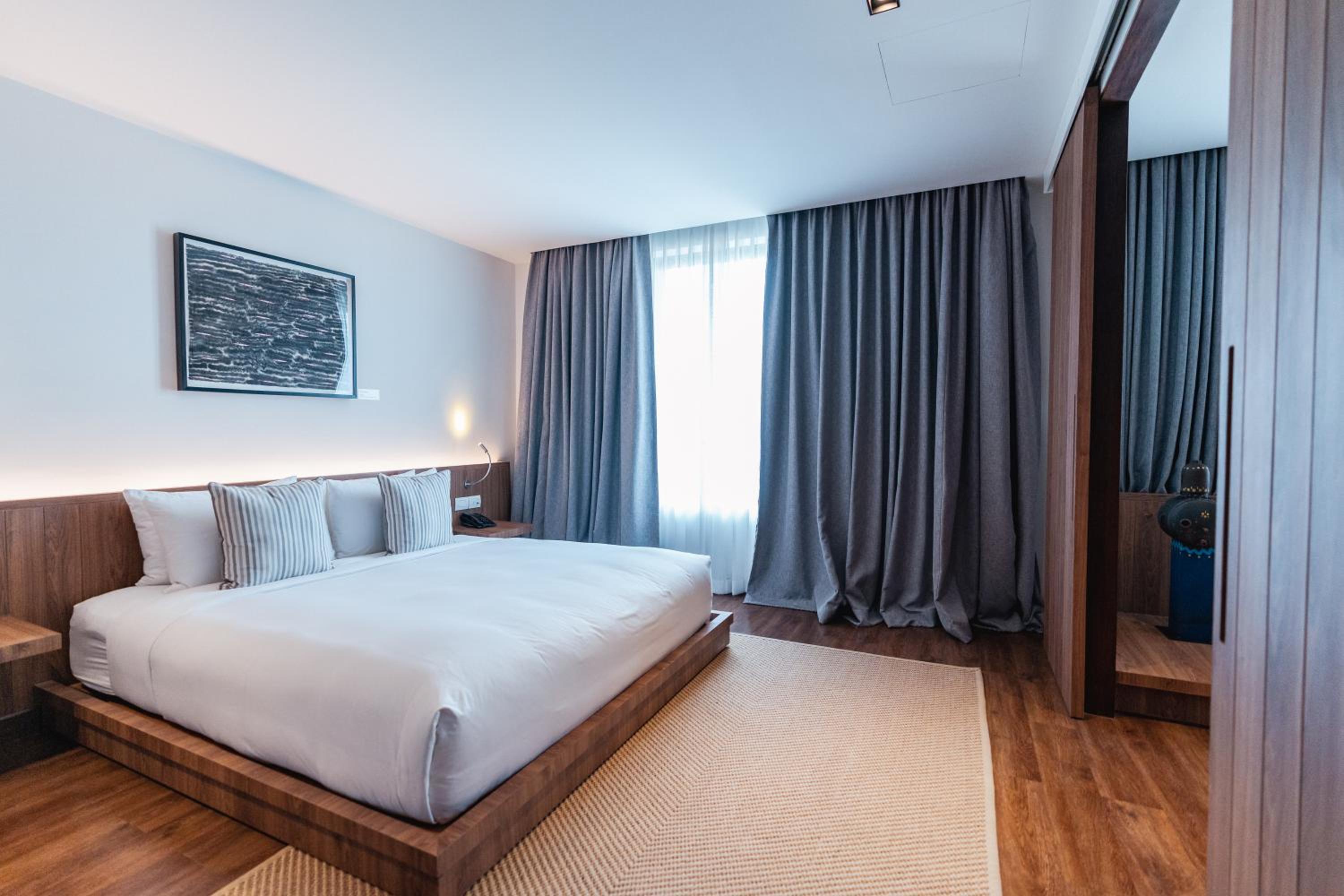 Deluxe Suite - Photo 1