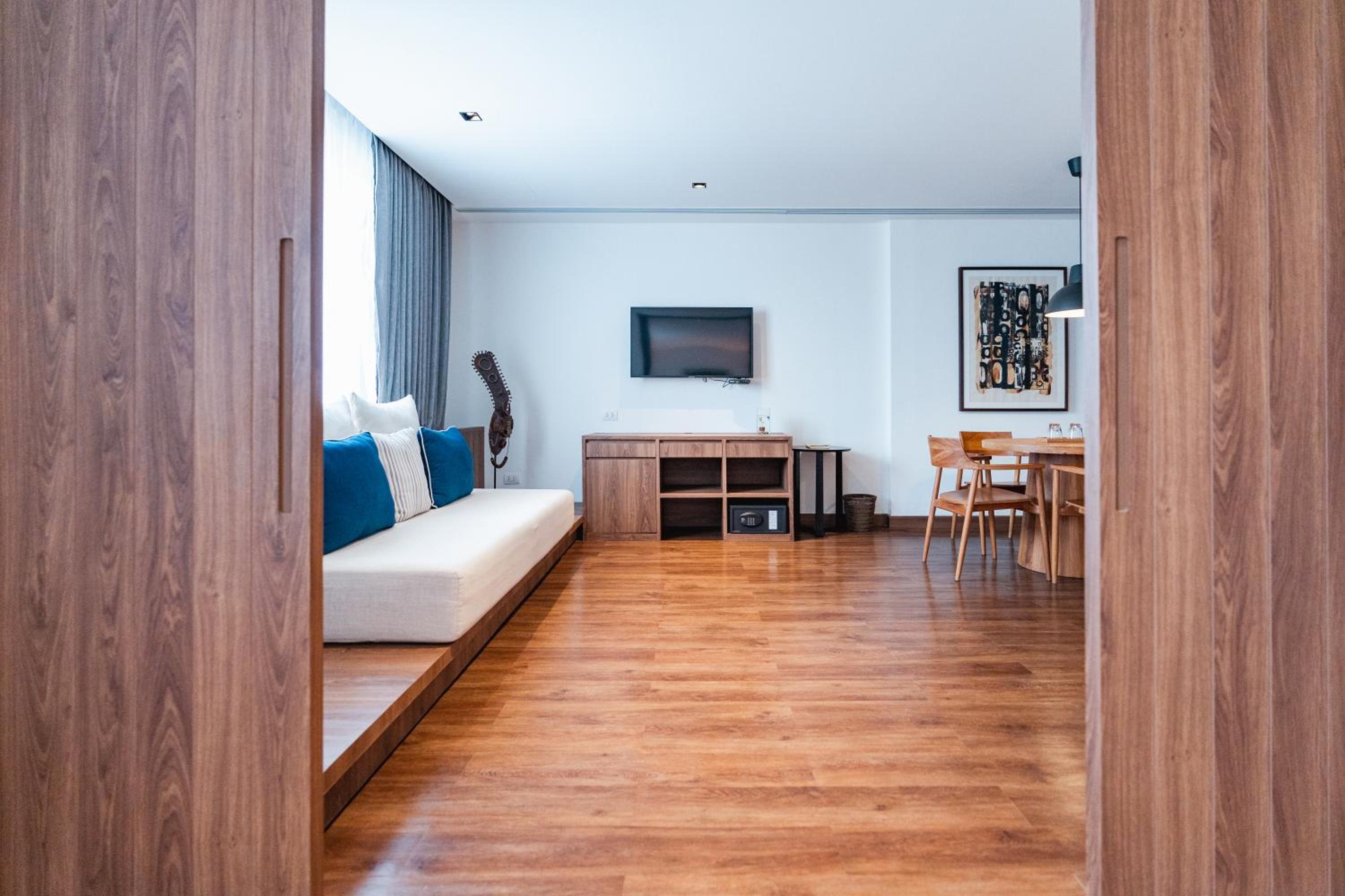 Deluxe Suite - Photo 8