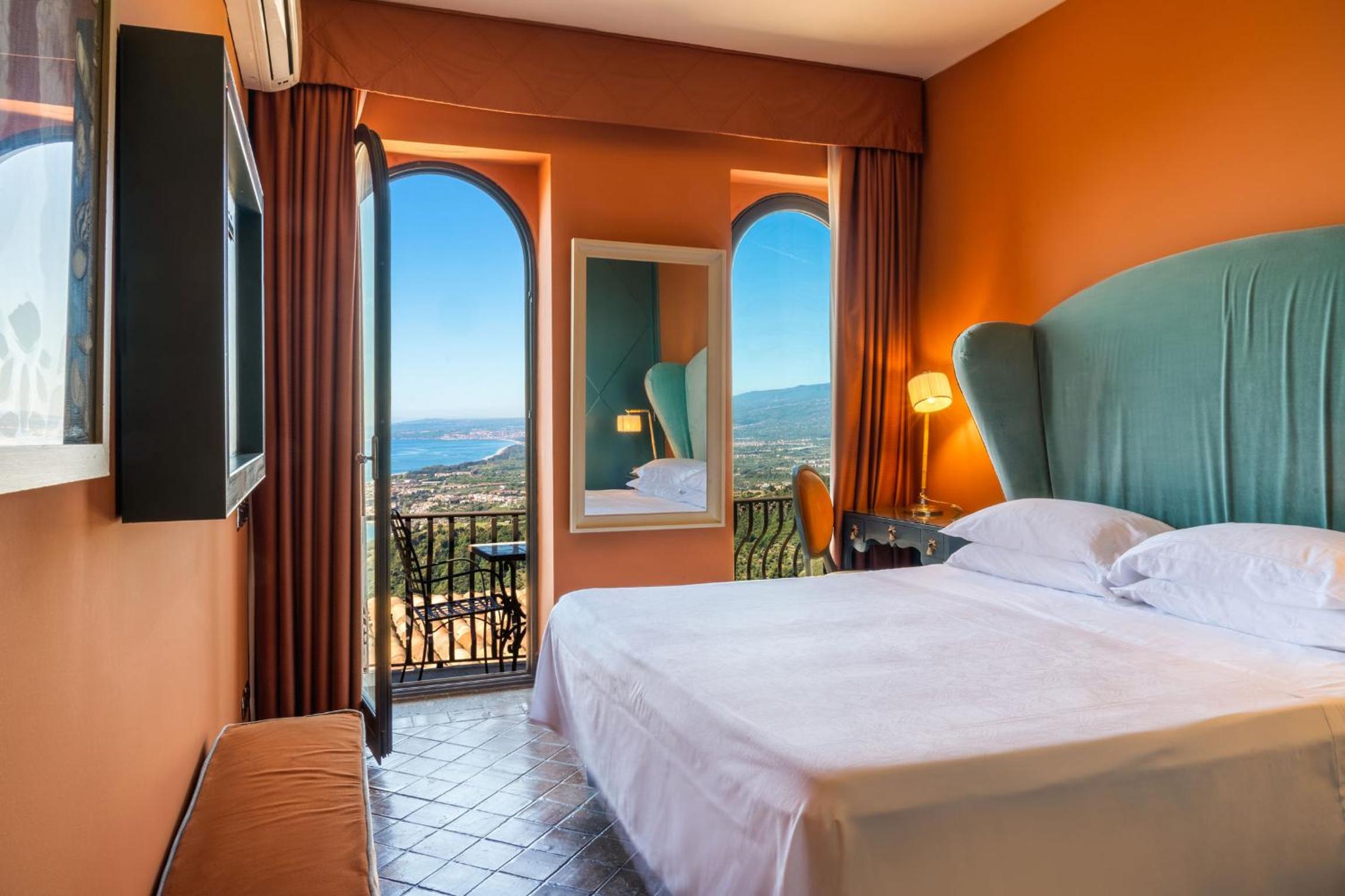 Quarto Duplo Superior com Vista para o Mar