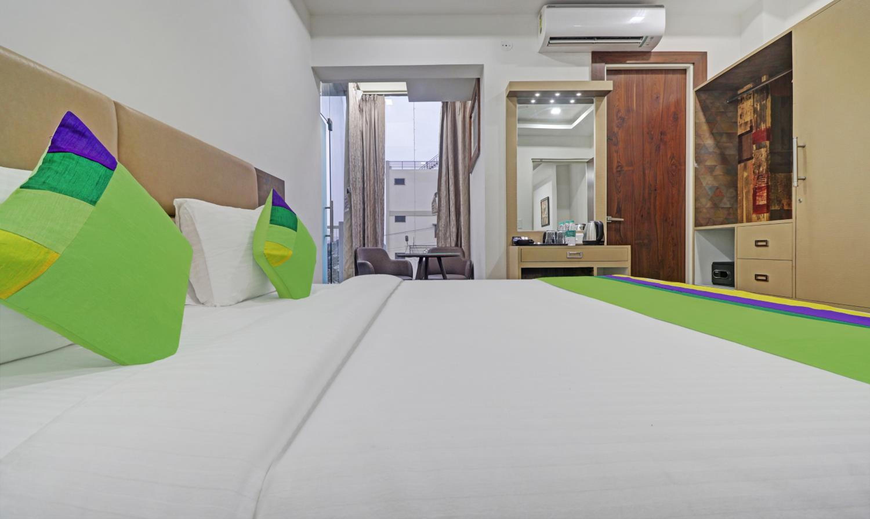 Deluxe Room with Balcony - Photo 1