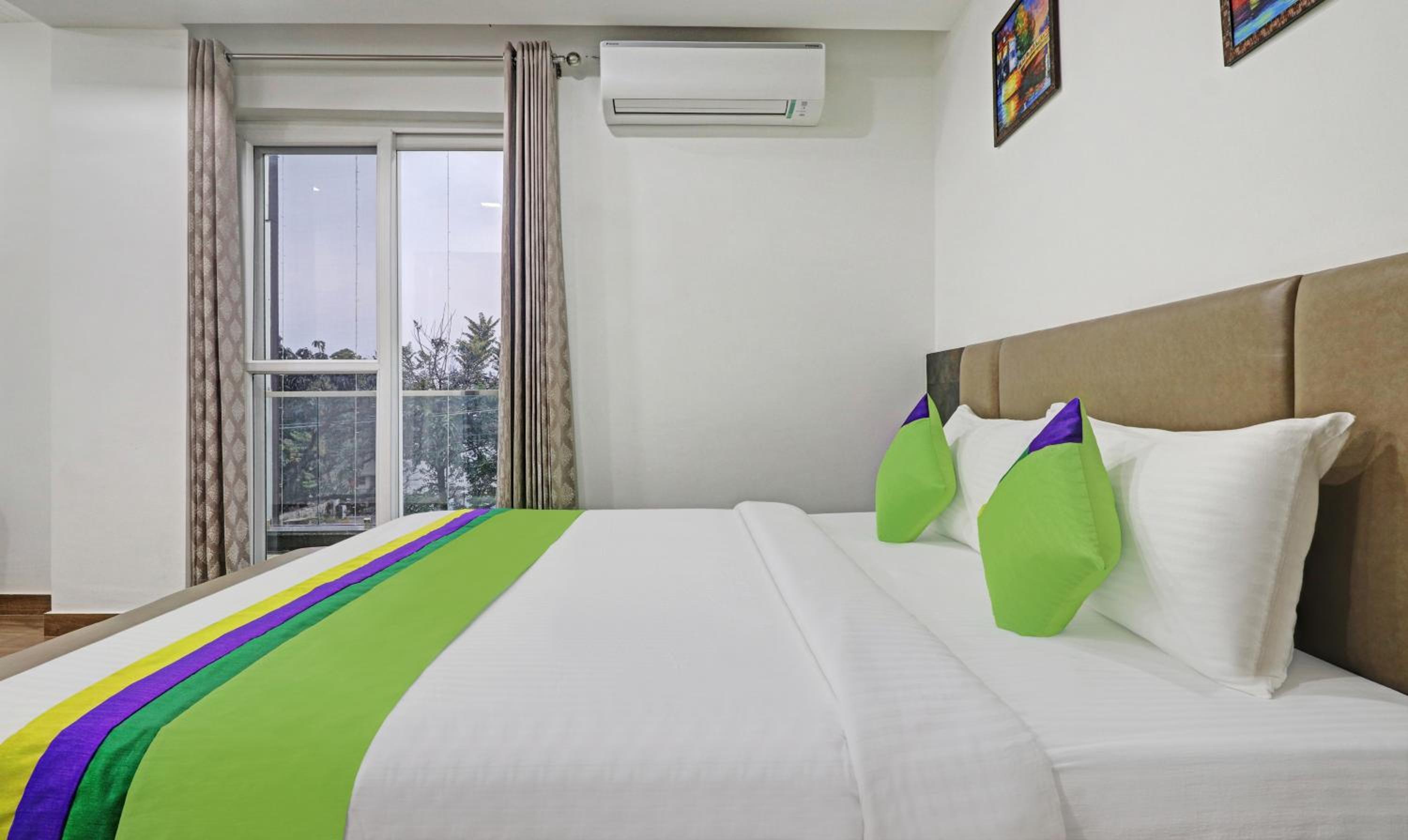 Superior Room with Balcony - Photo 3
