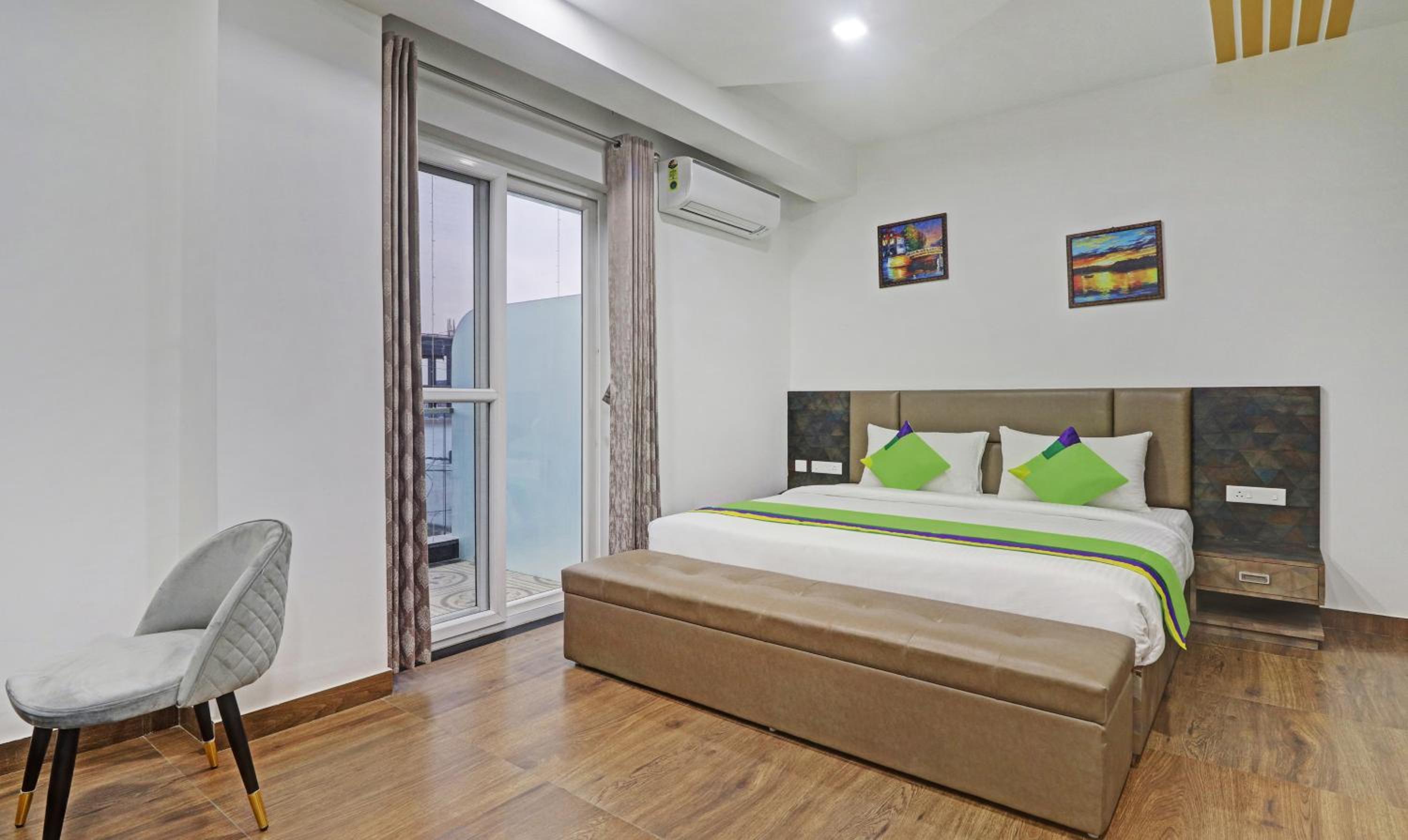 Superior Room with Balcony - Photo 1
