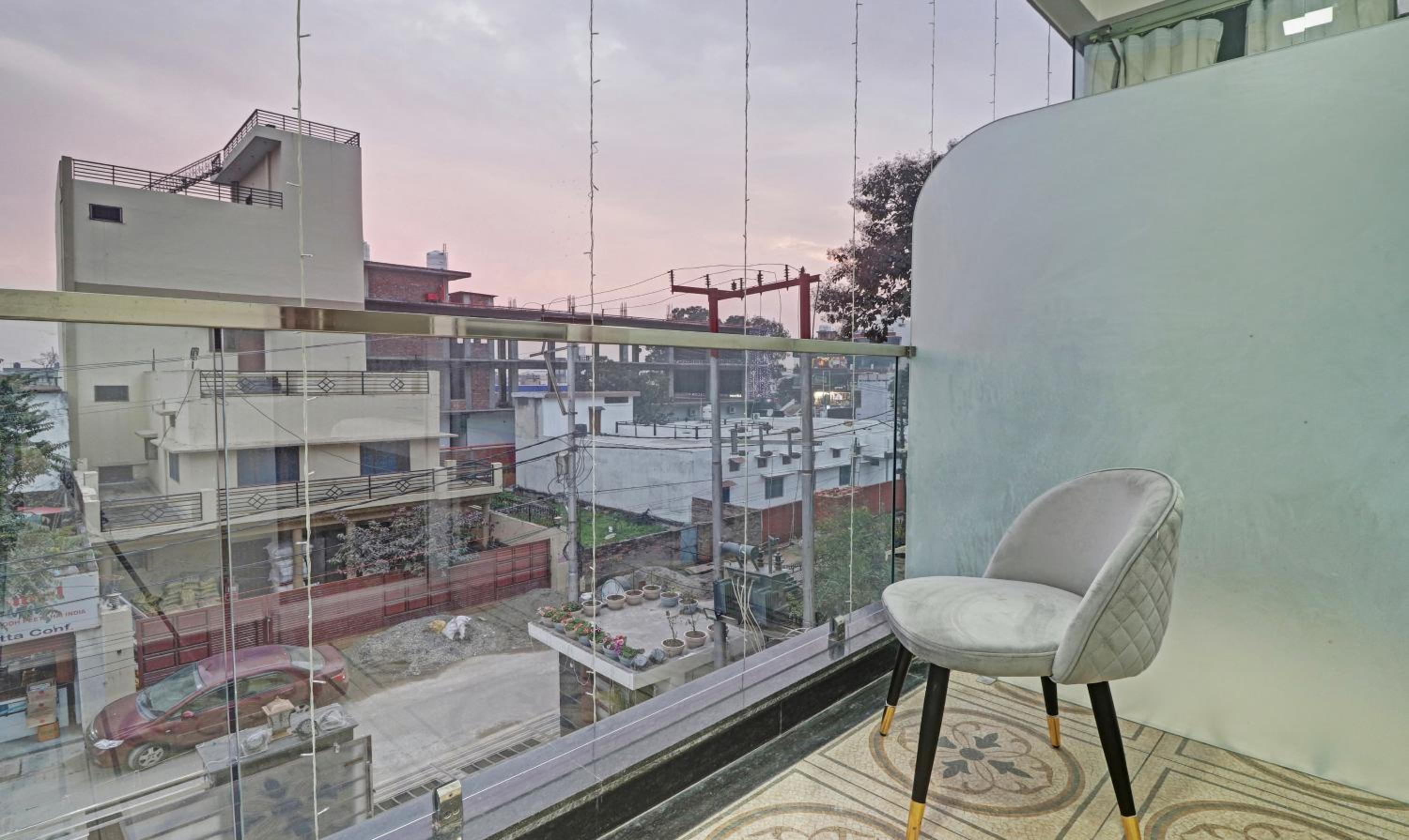 Superior Room with Balcony - Photo 7