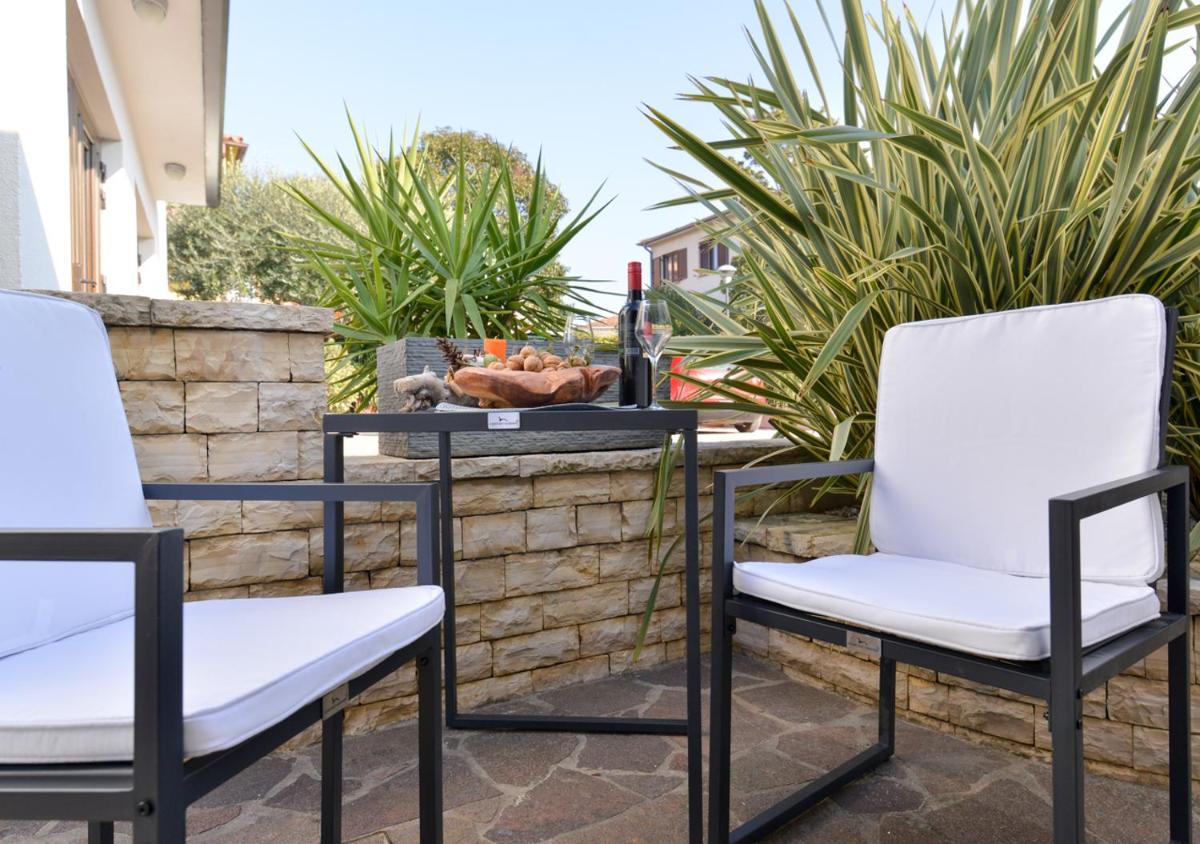 Apartment with Terrace photo 2