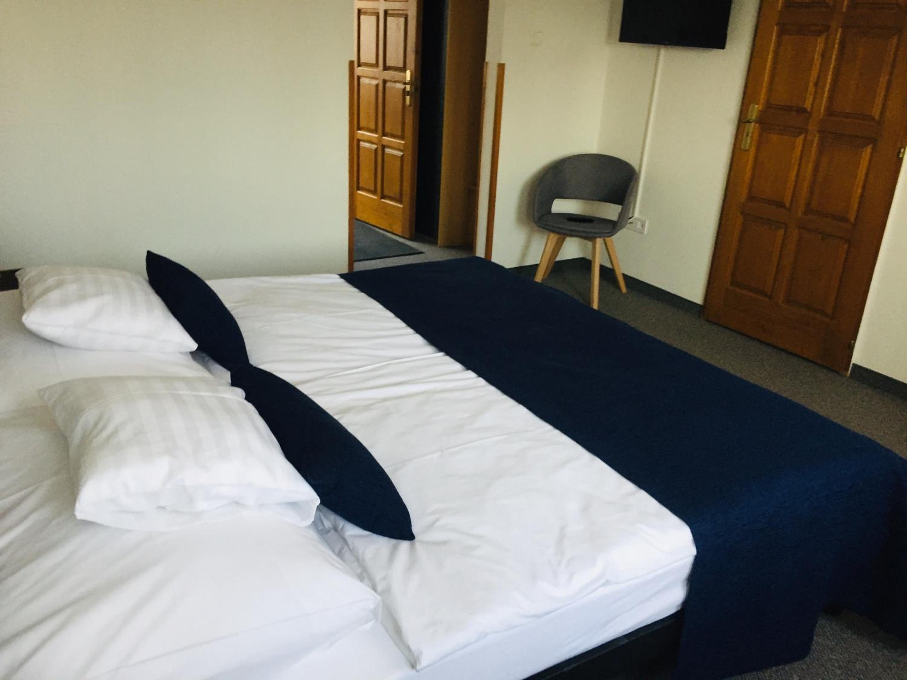 Double Room with Private Bathroom - Photo 5