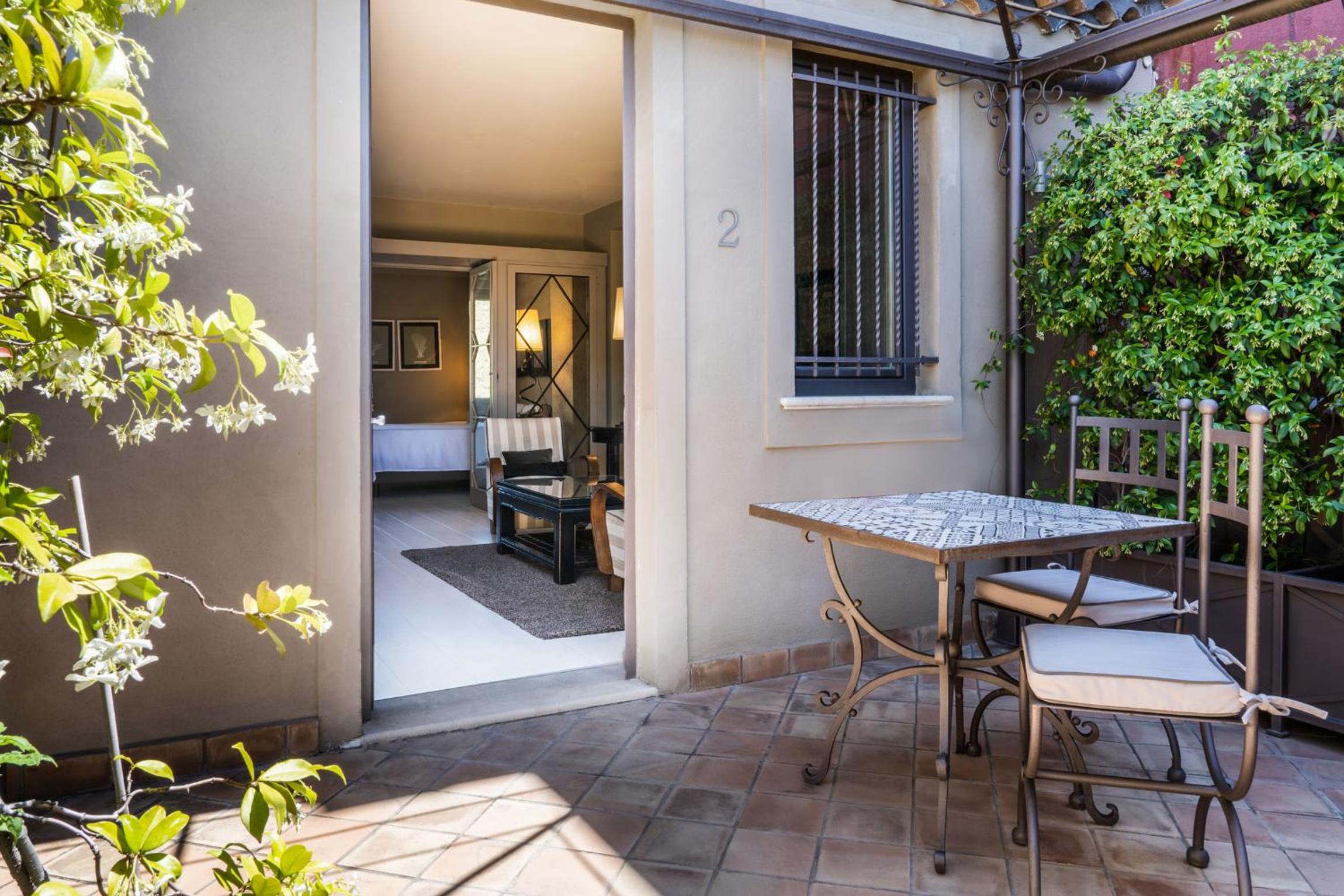 Luxury Suite with Sea View- Separate Building - Photo 15