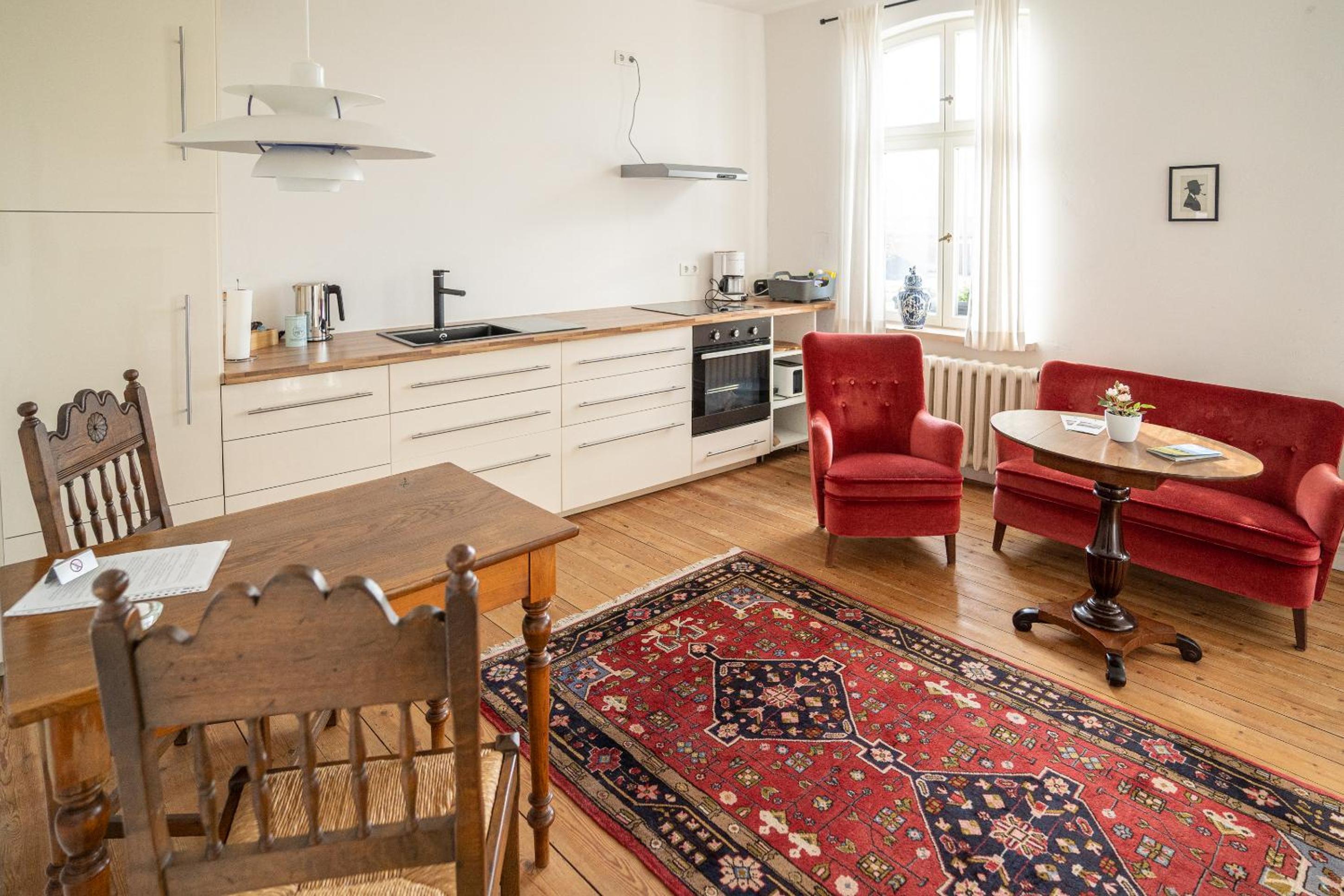 One-Bedroom Apartment - Photo 8