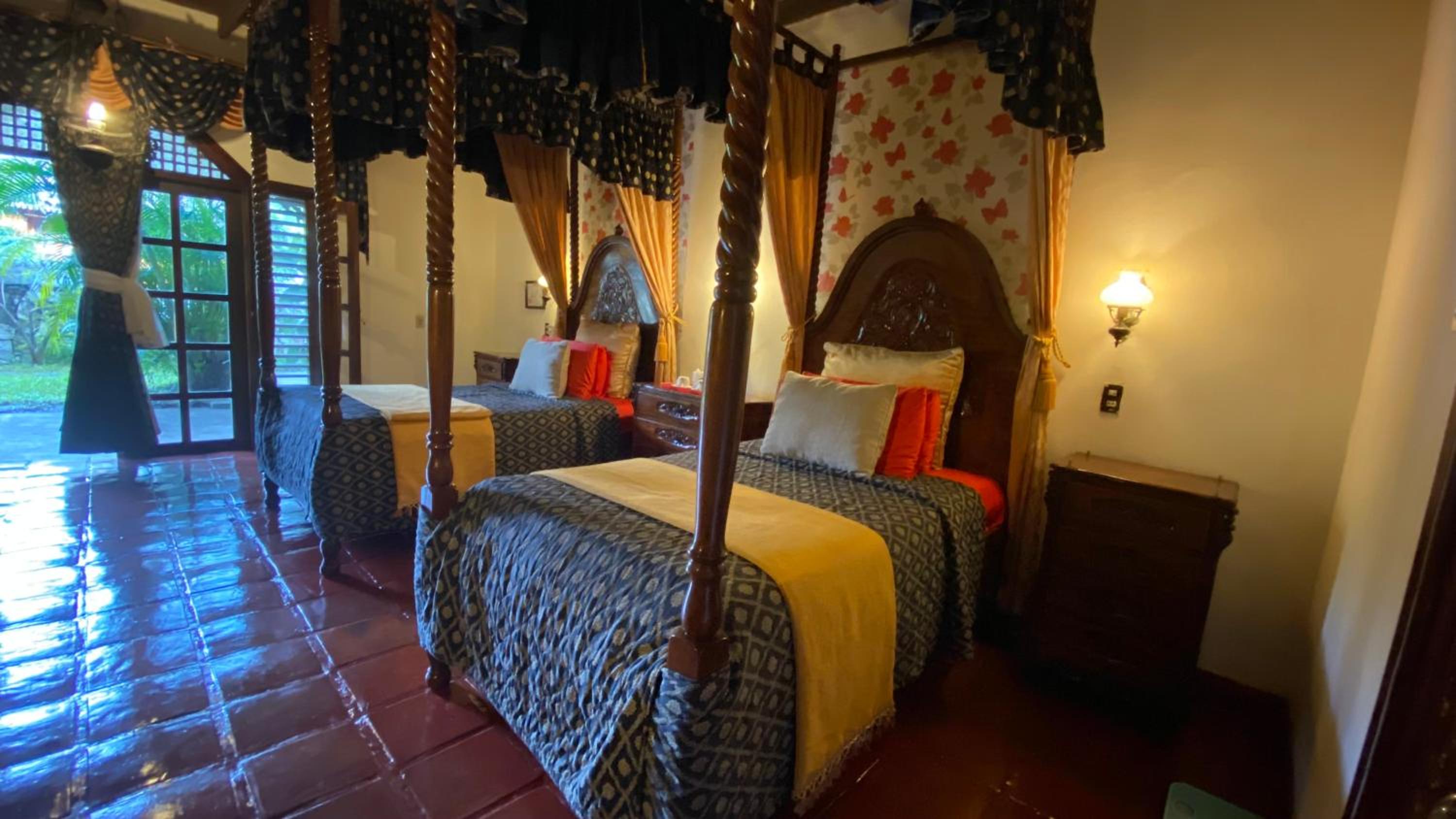 Twin Room - Photo 3