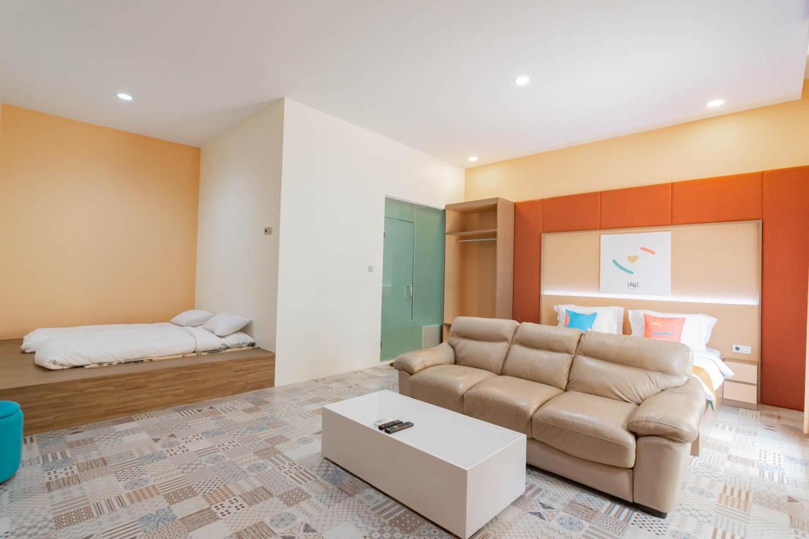Family Room - Photo 10
