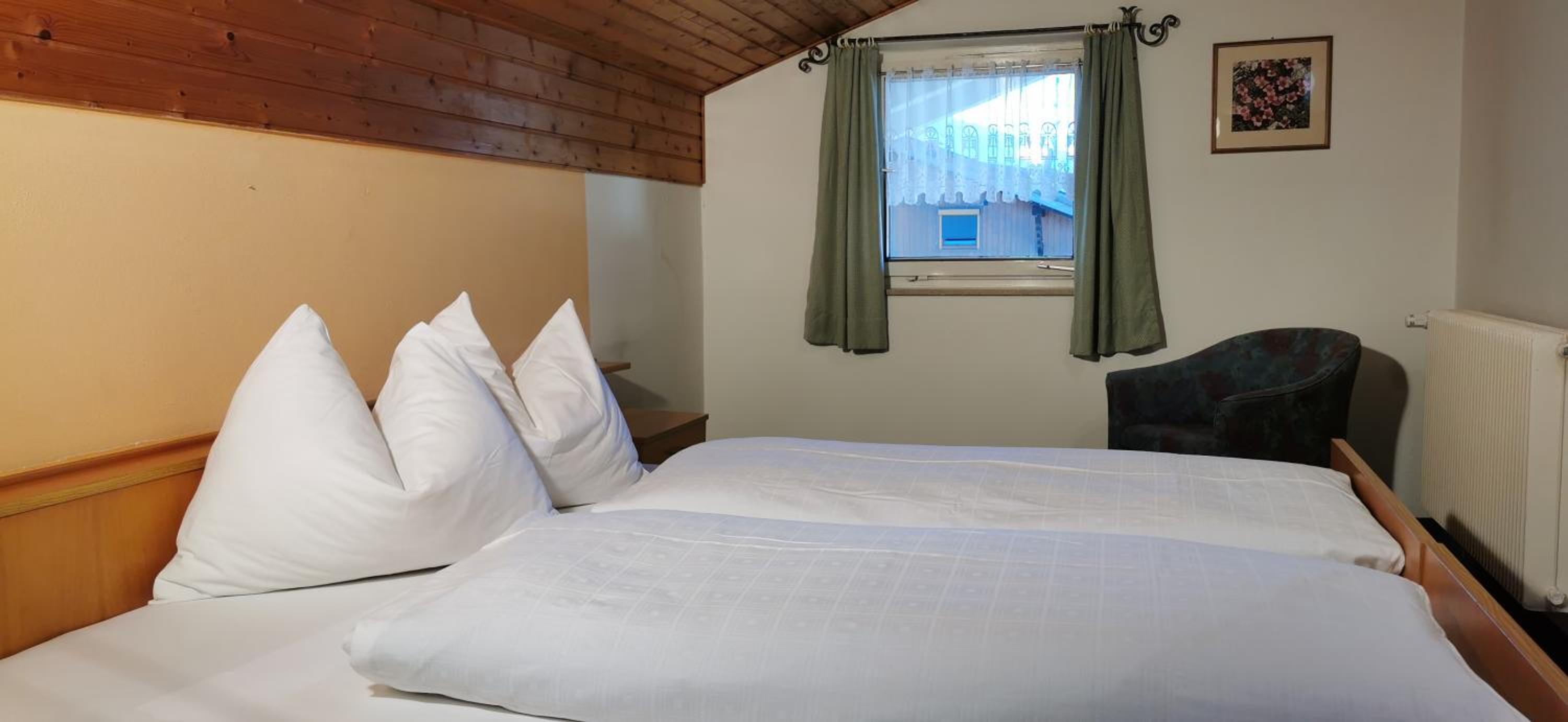 Economy Double Room photo 1
