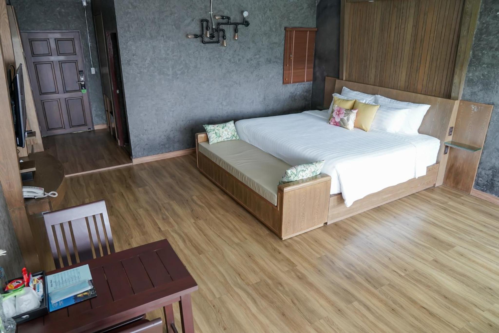 Standard King Room - Photo 4