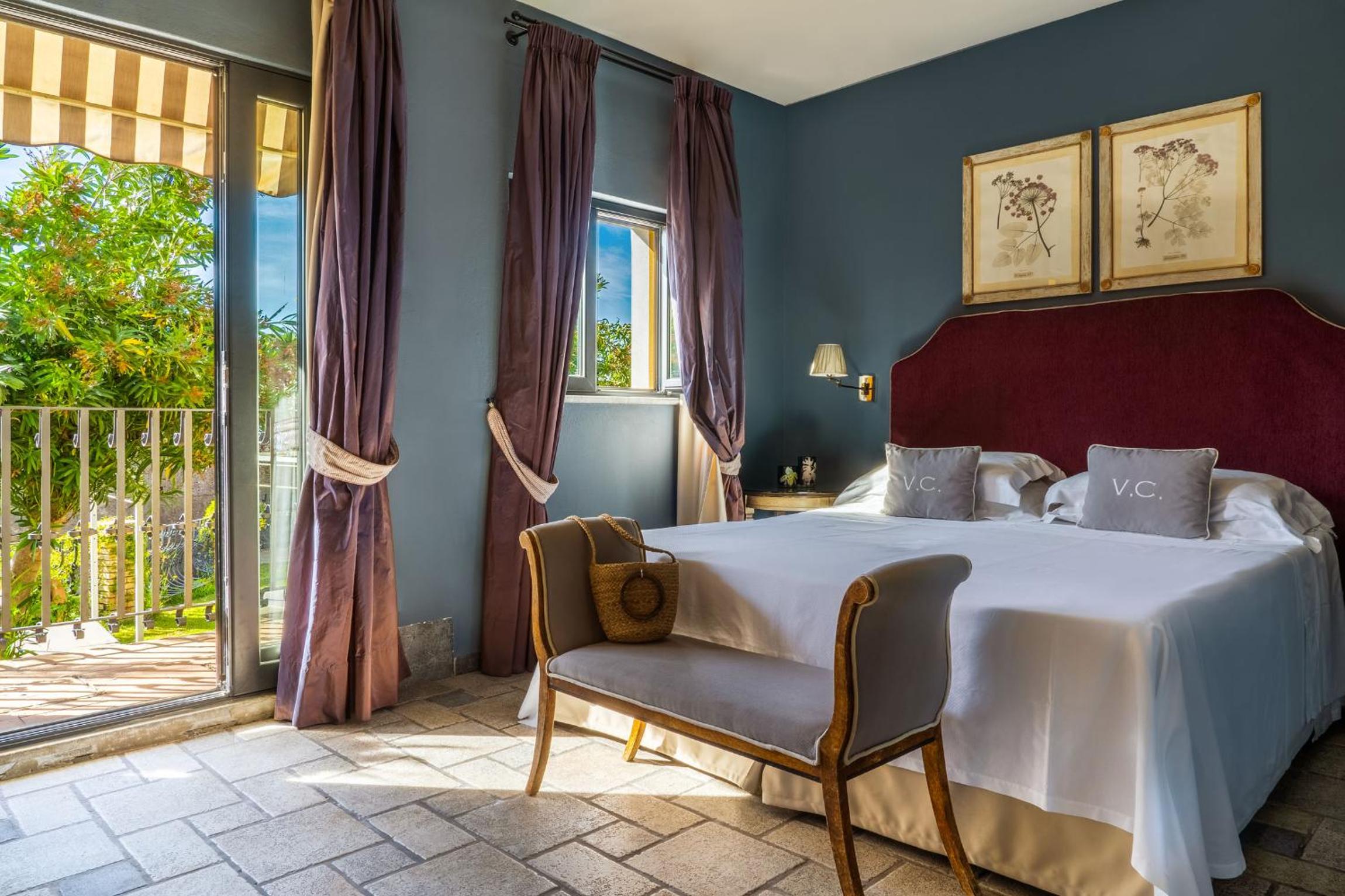 Standard Double Room with Garden View