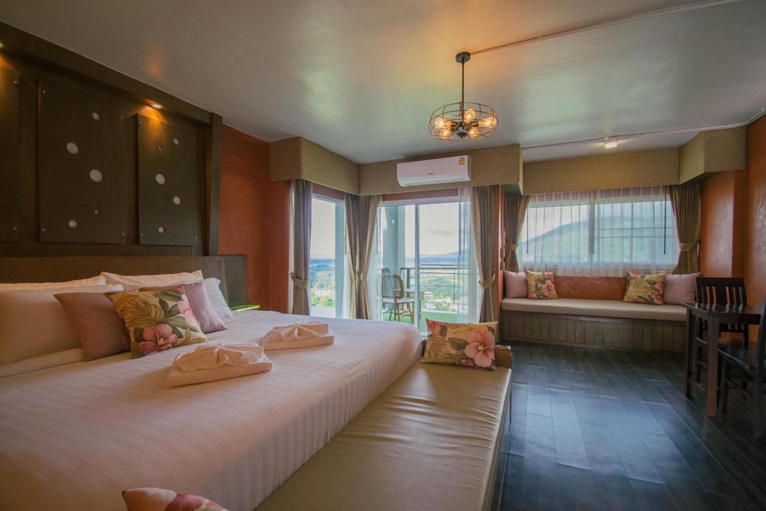 Standard King Room photo 2