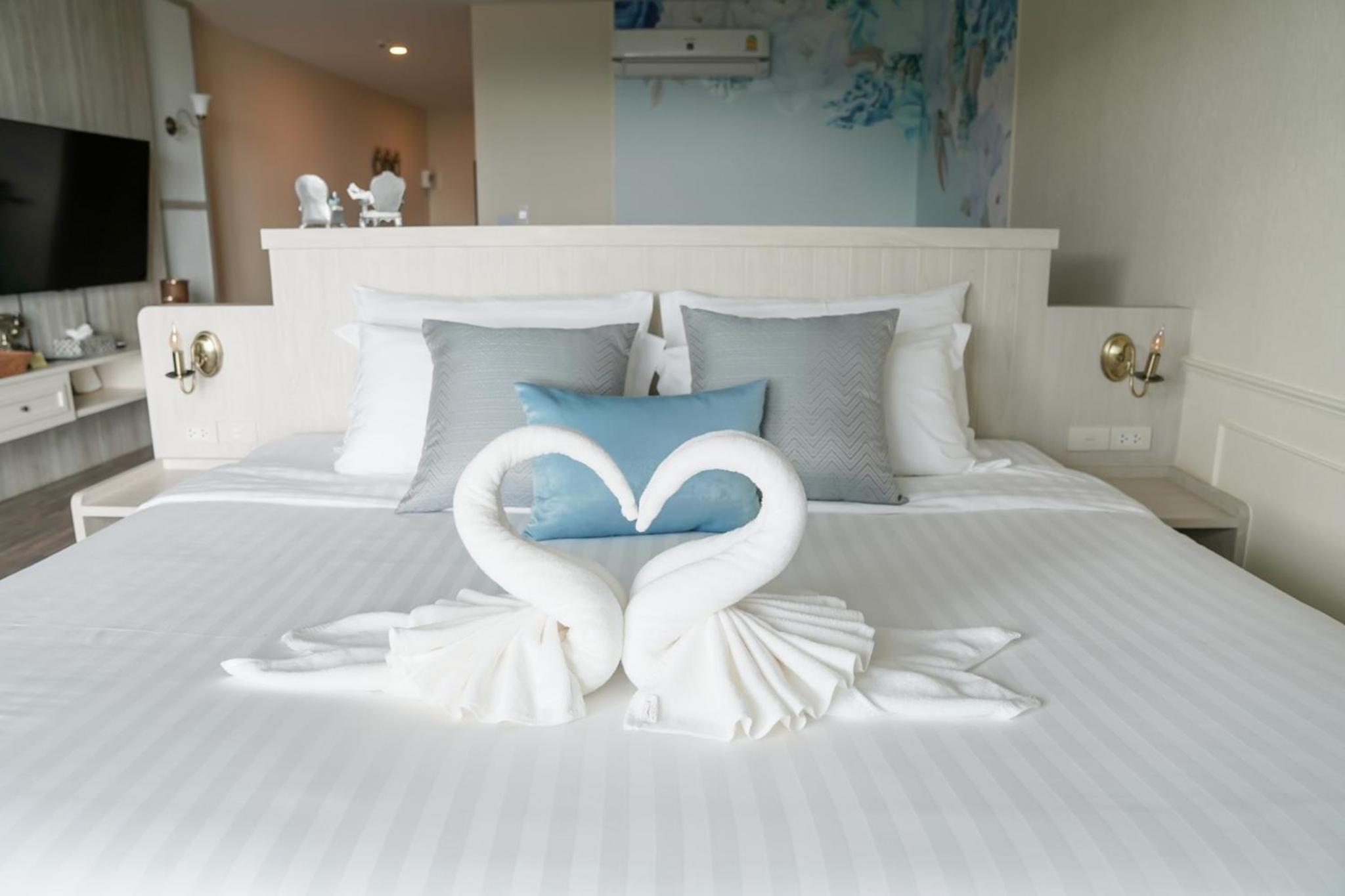 Executive Suite - Photo 9