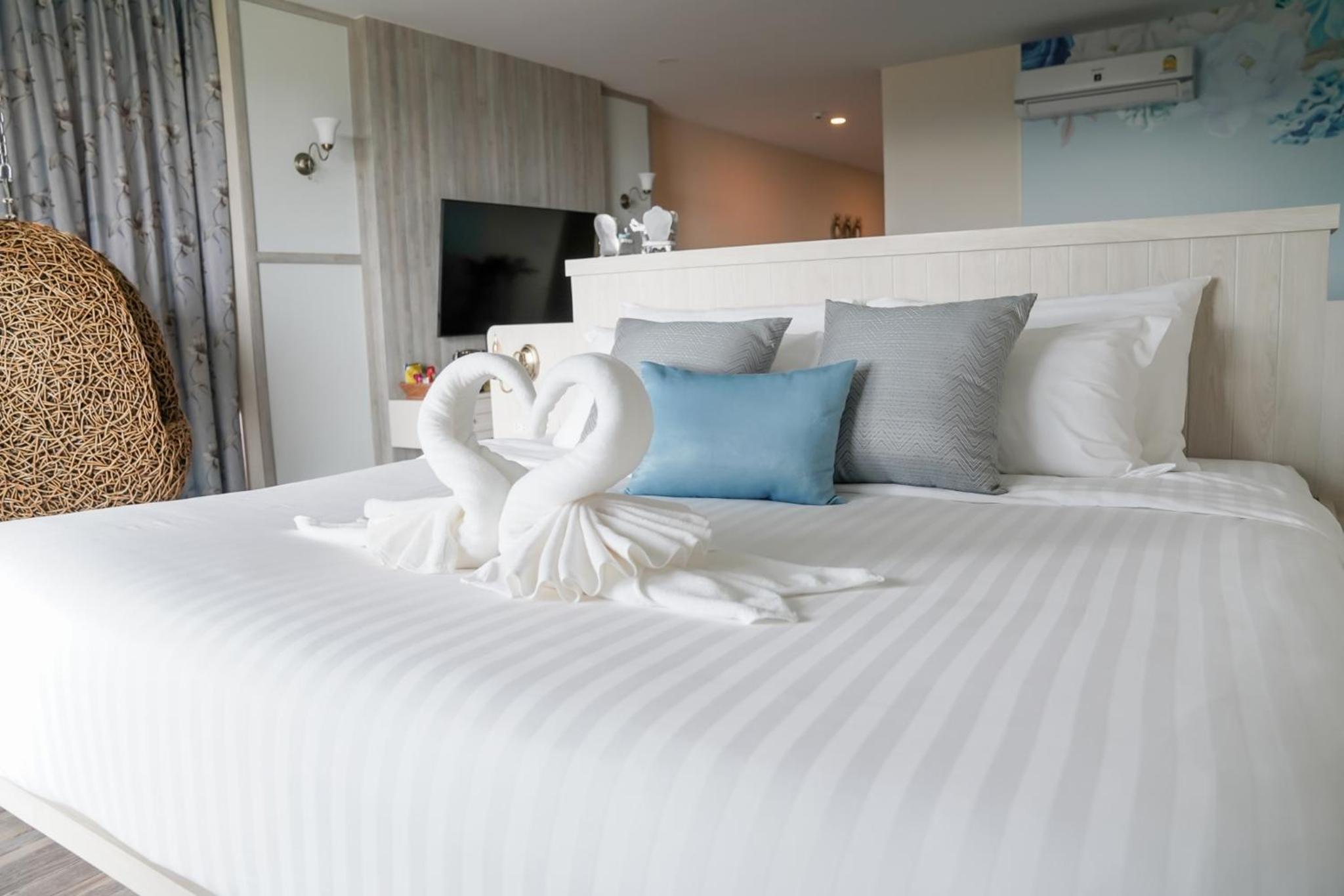 Executive Suite - Photo 7