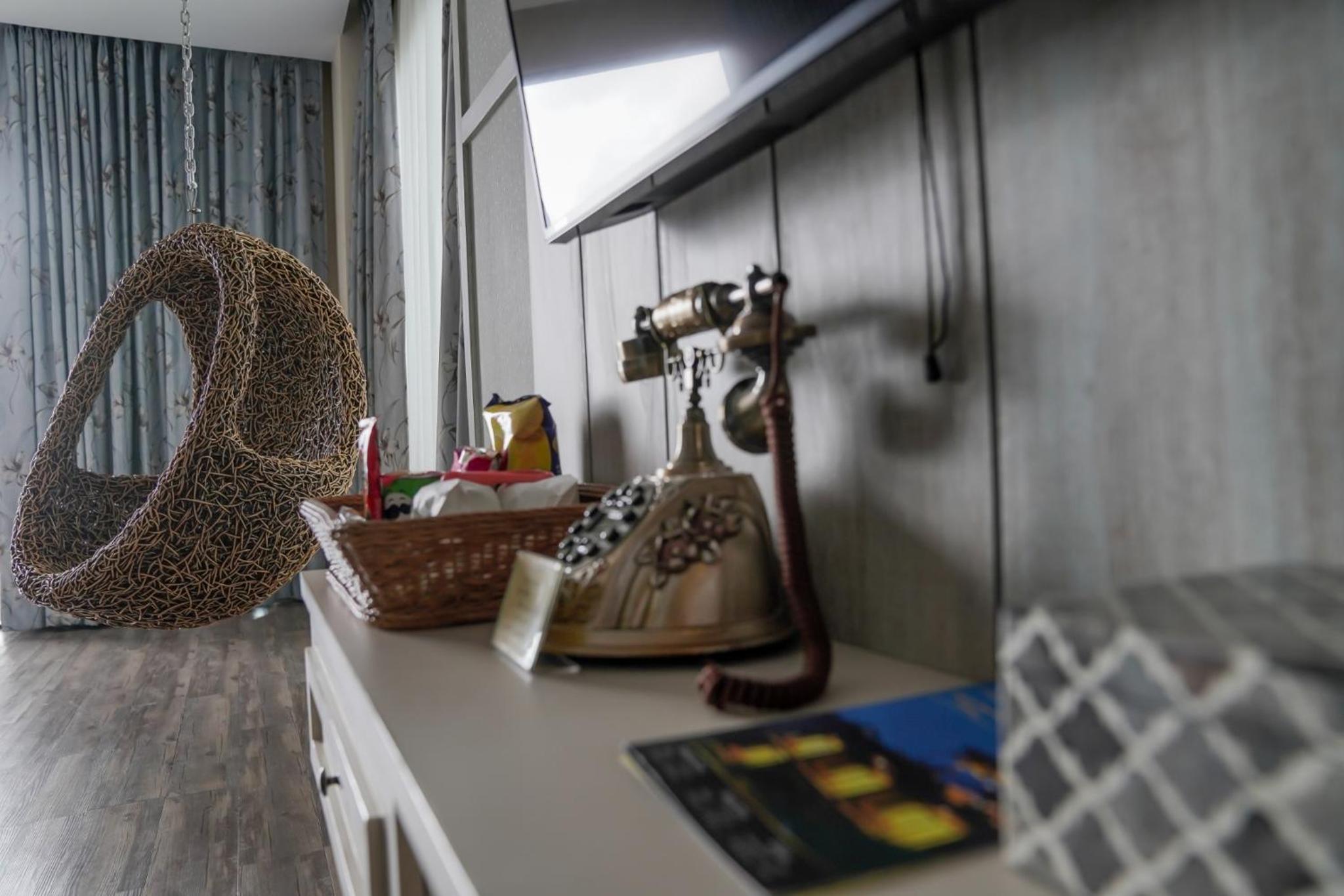 Executive Suite - Photo 18