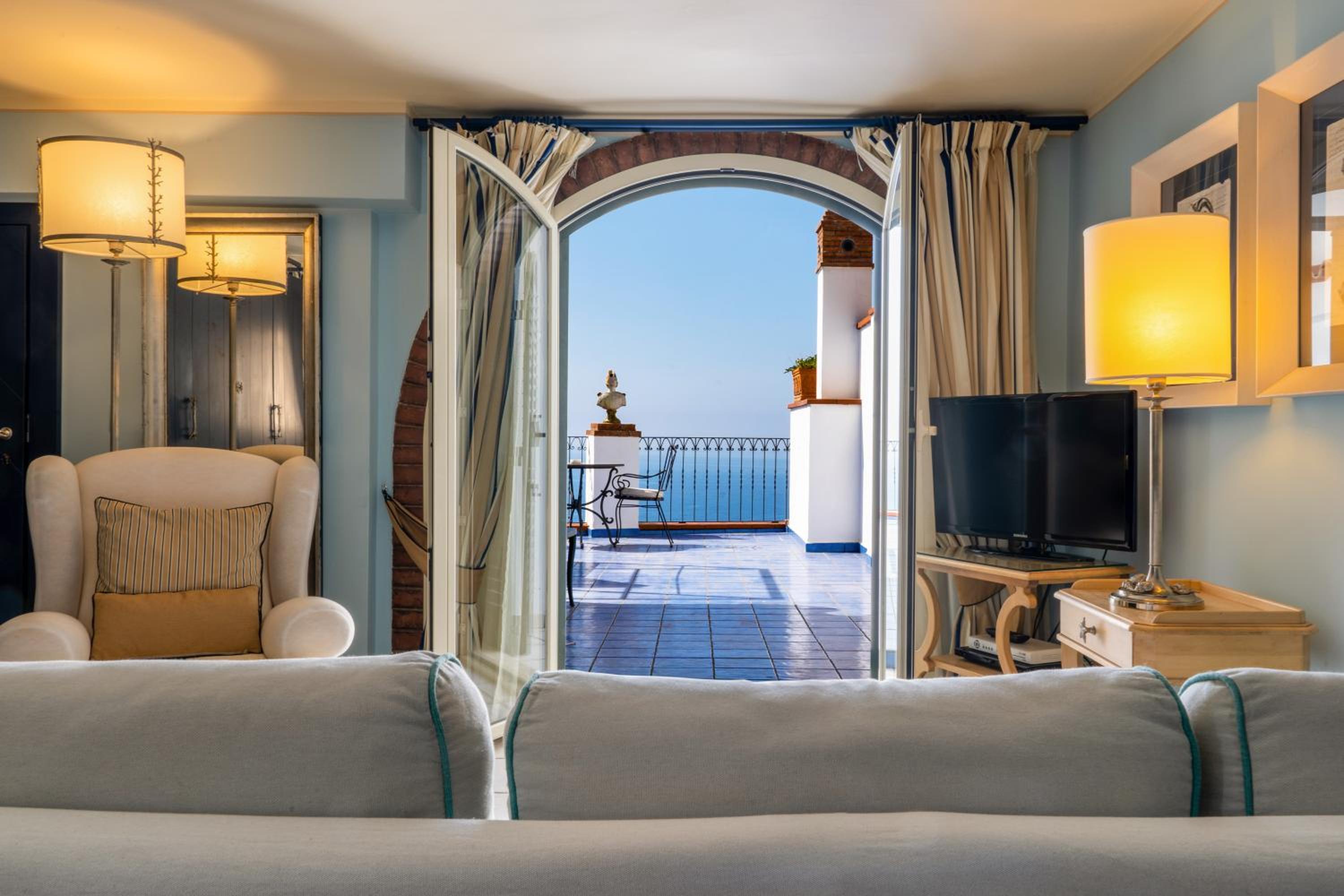 One-Bedroom Apartment with Terrace - Annex photo 2