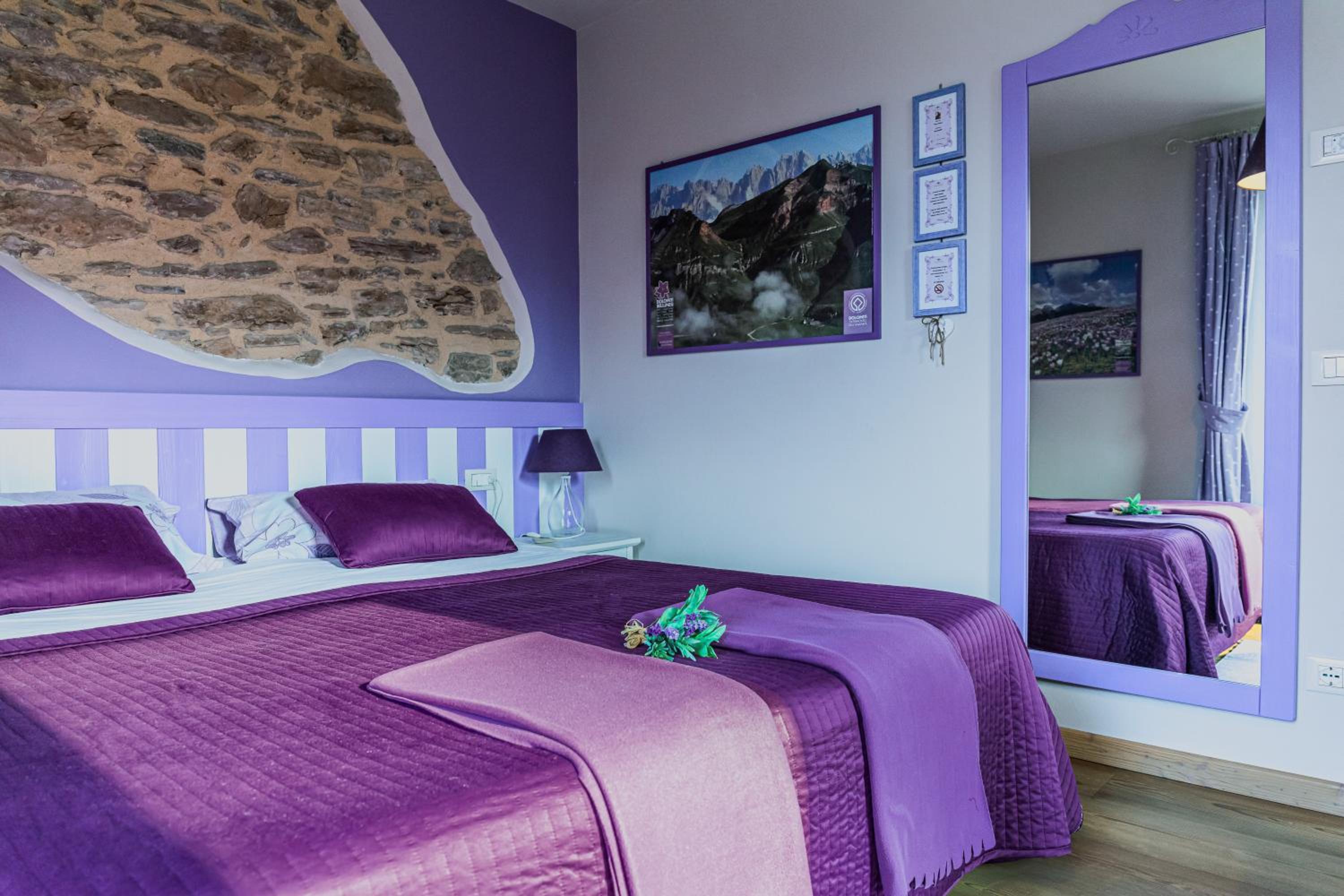 One-Bedroom Apartment with Balcony and City View photo 2