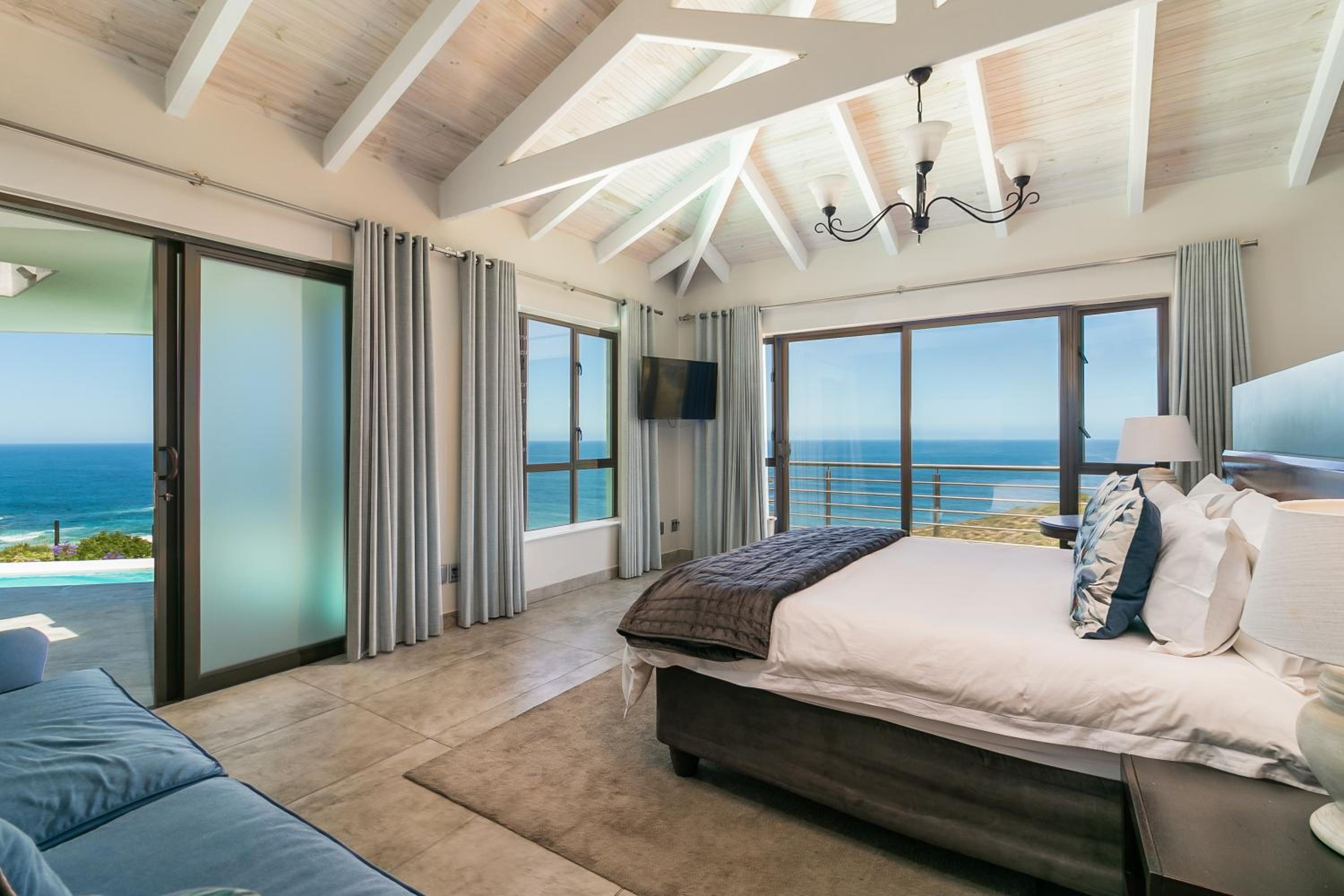Villa with Sea View - Photo 30