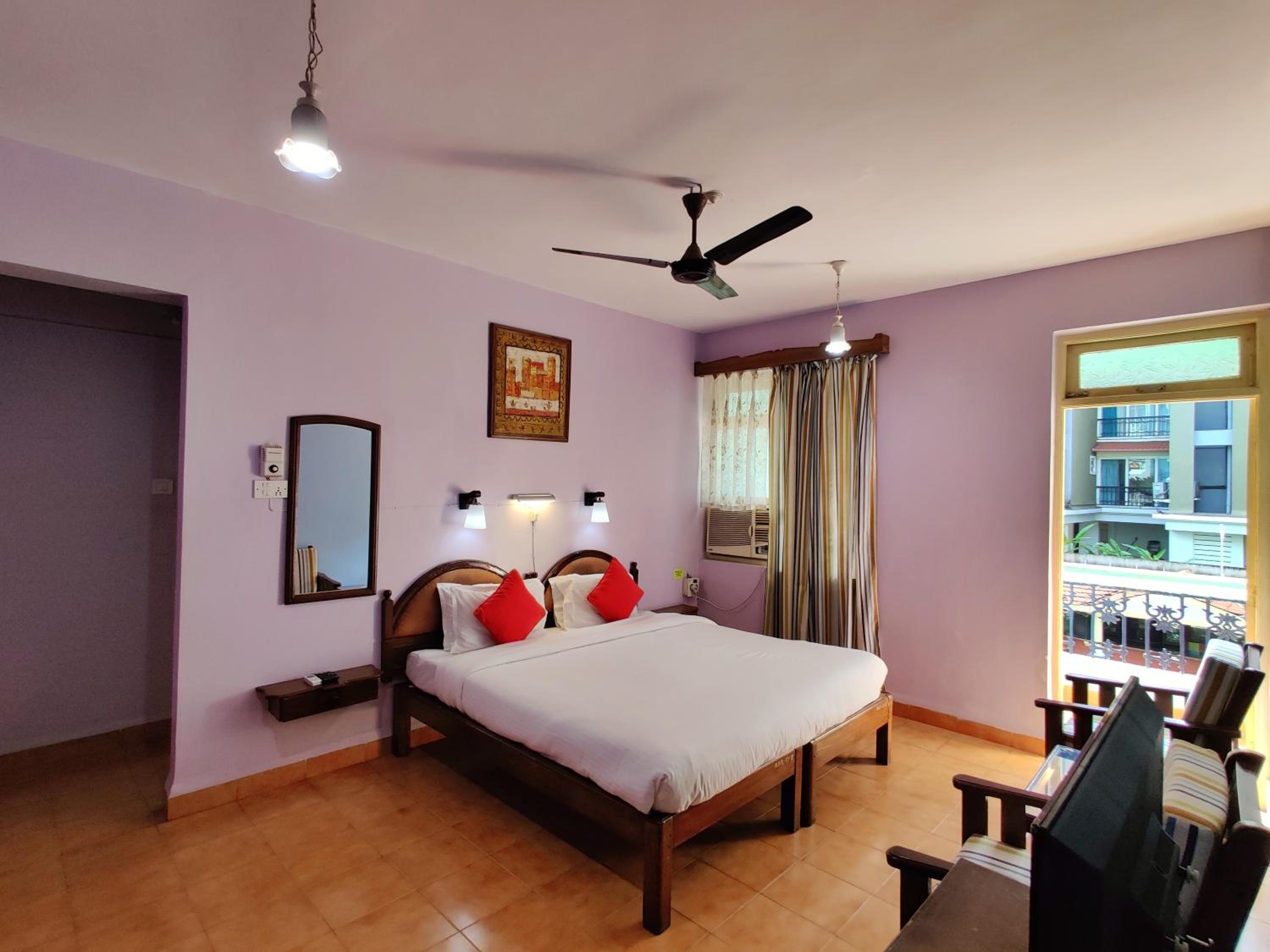 Deluxe Room - Photo 8
