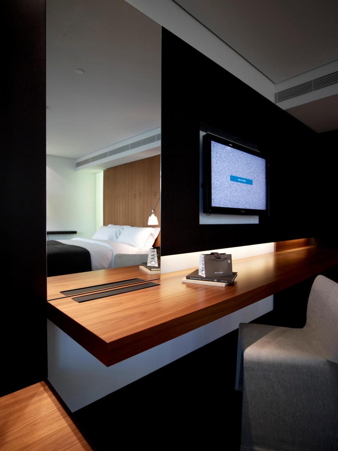Business Suite - Photo 3