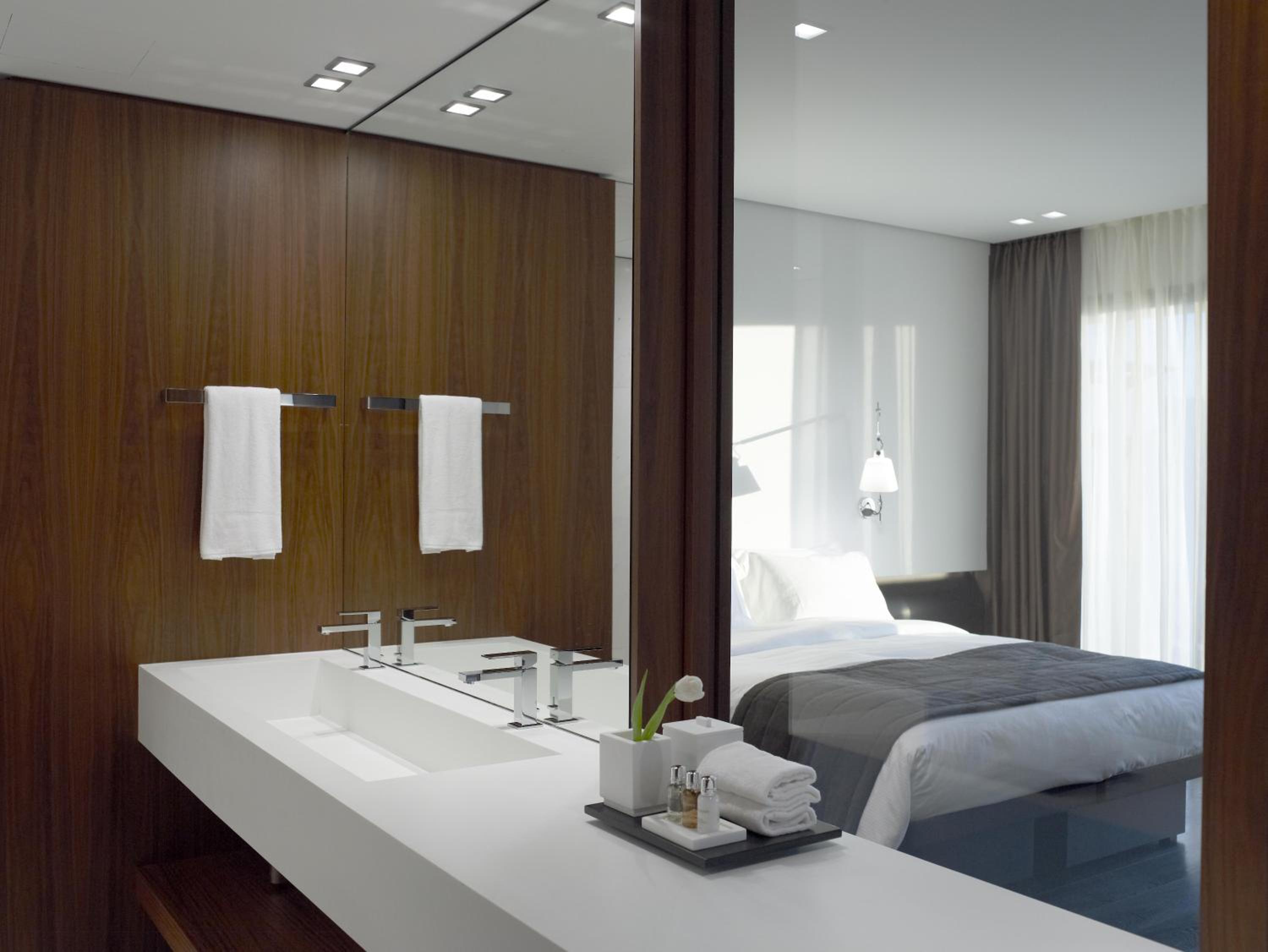 Executive Suite - Photo 4