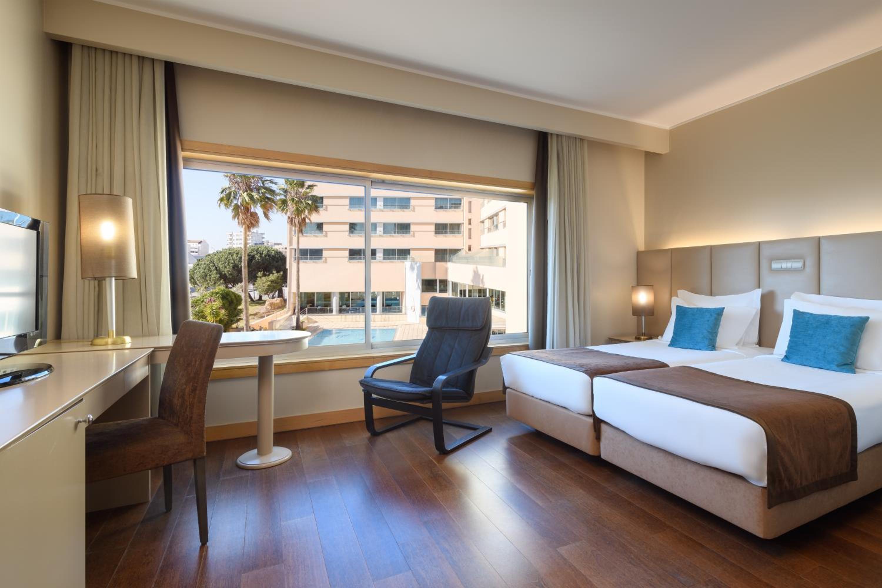 Deluxe Twin Room with Pool View - Non-Smoking - Photo 2