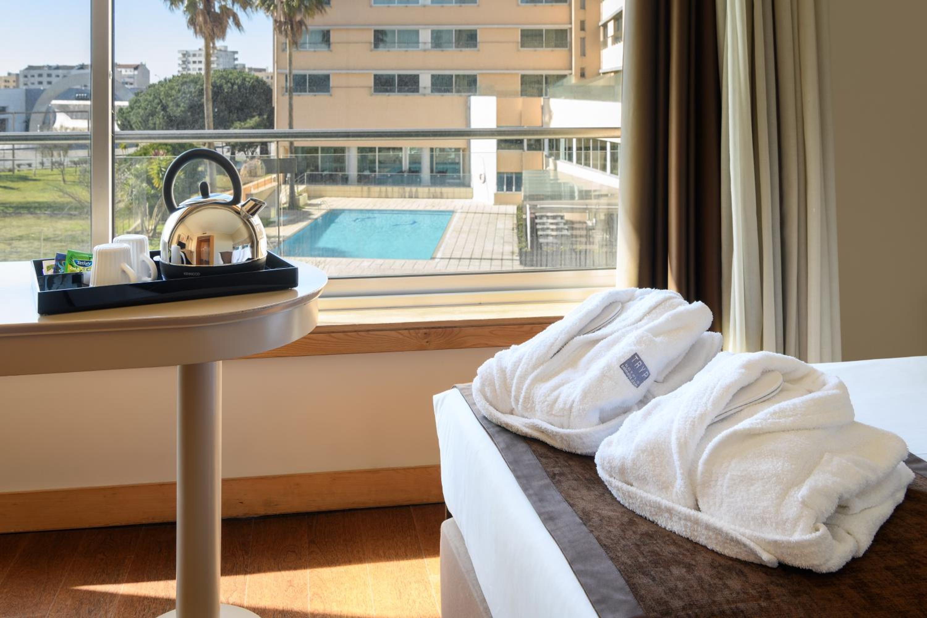 Premium Double Room with Pool View - Non-Smoking - Photo 3