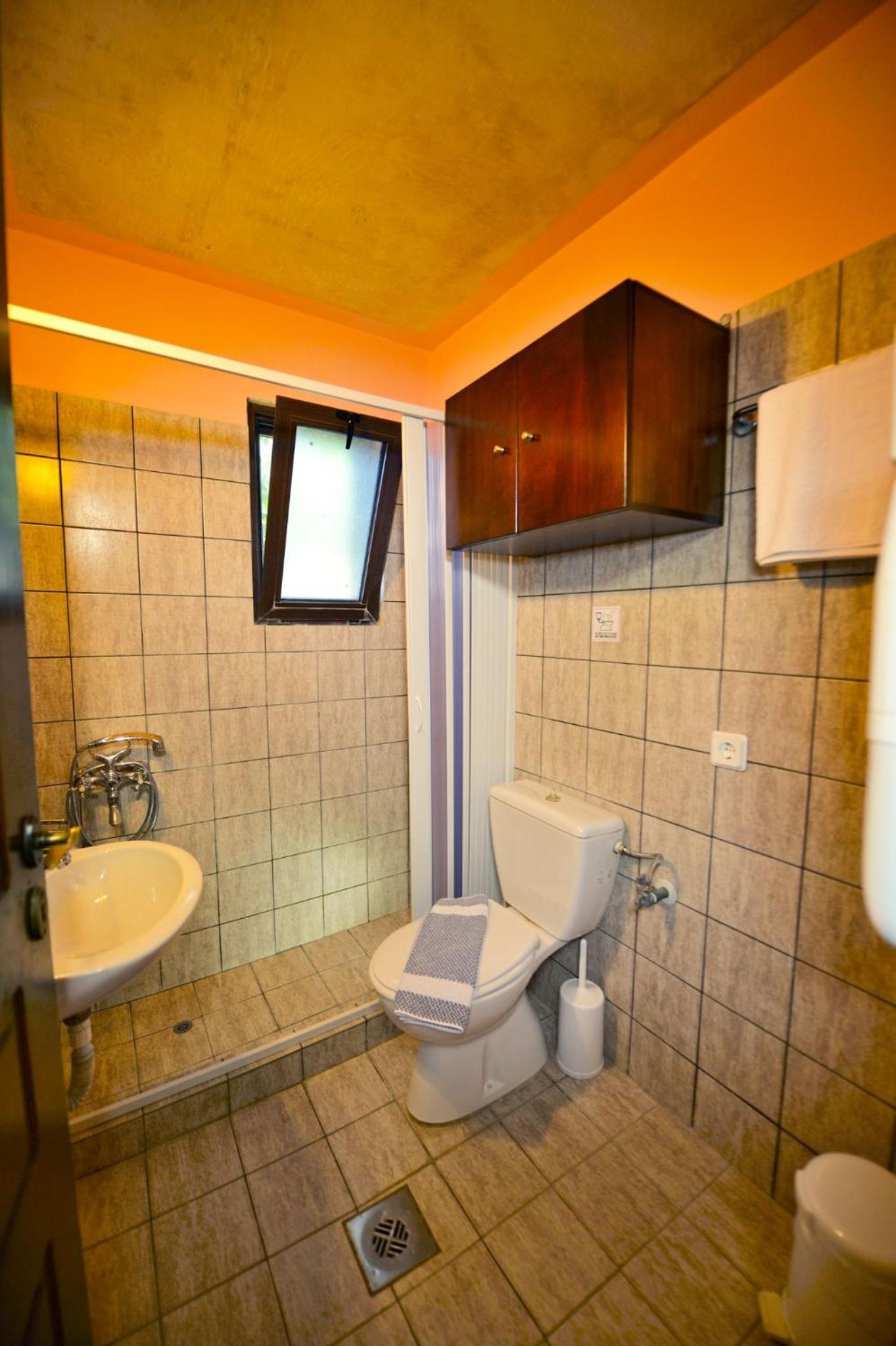 Apartment - Ground Floor photo 2