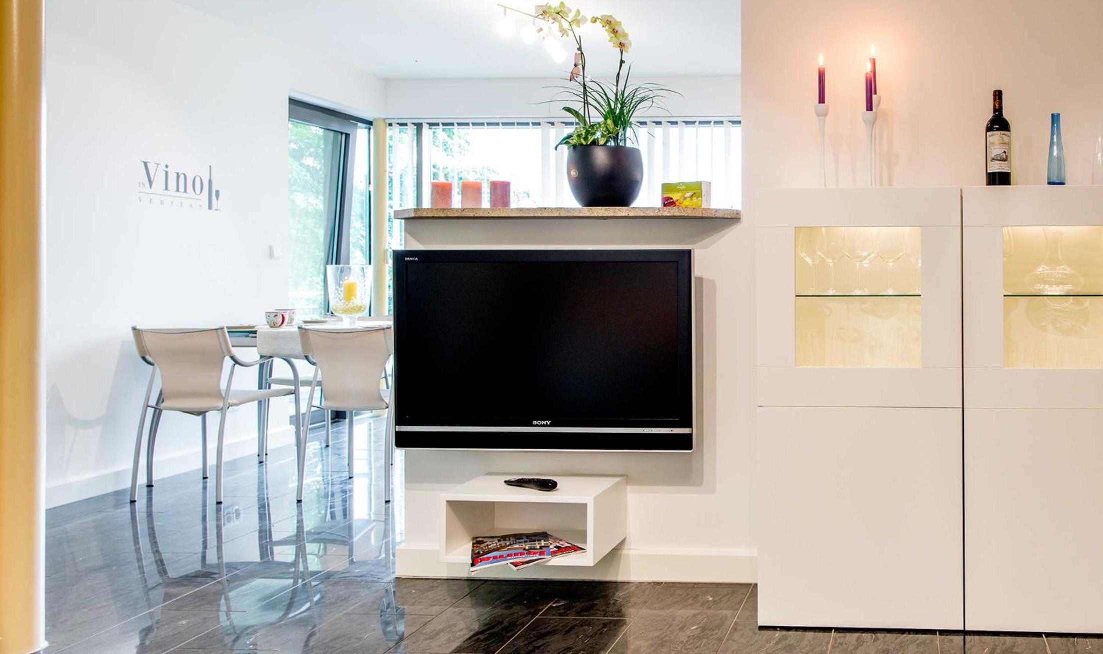 One-Bedroom Apartment with Balcony and Terrace photo 3