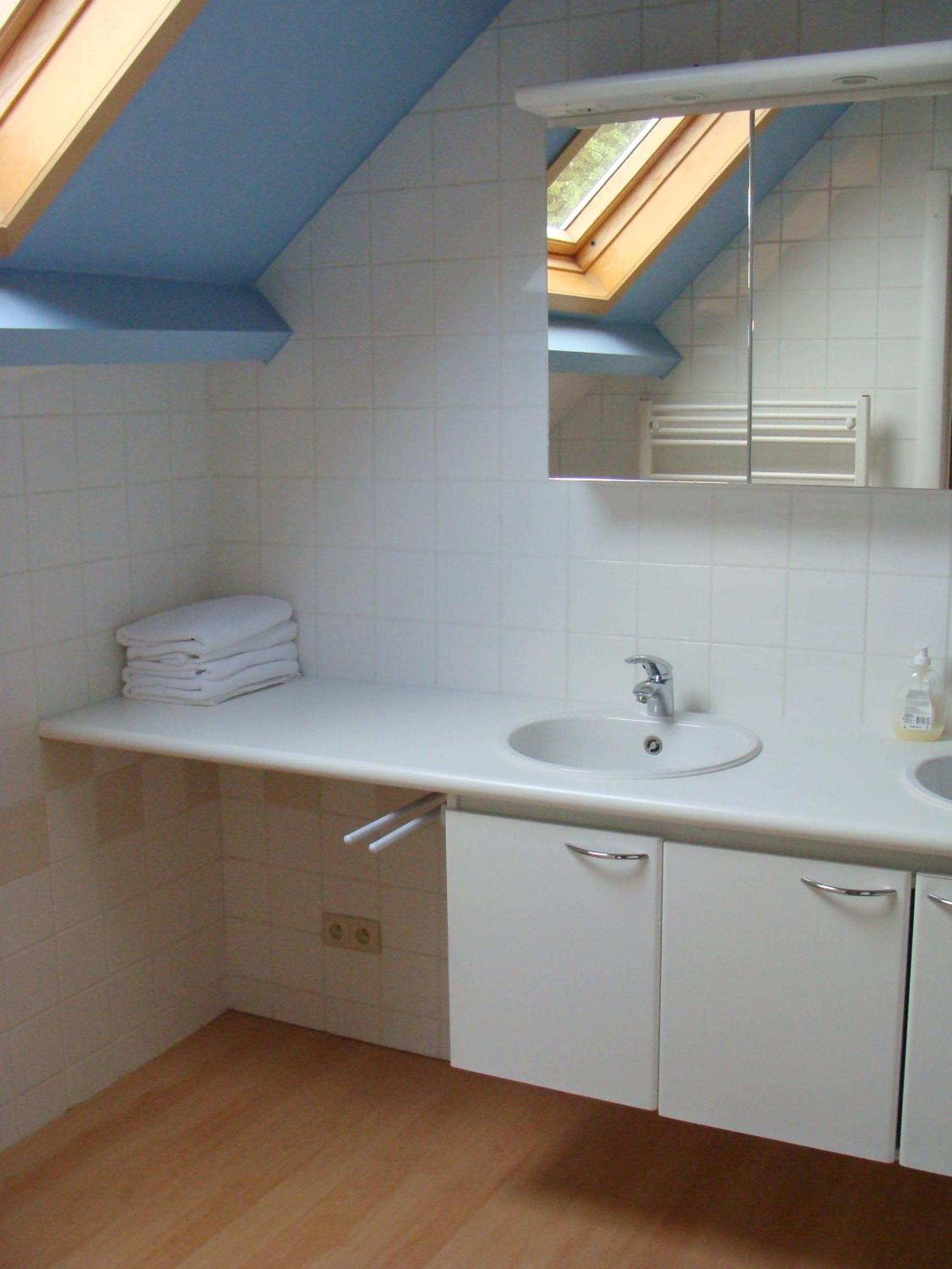 Two-Bedroom Apartment with Balcony photo 3